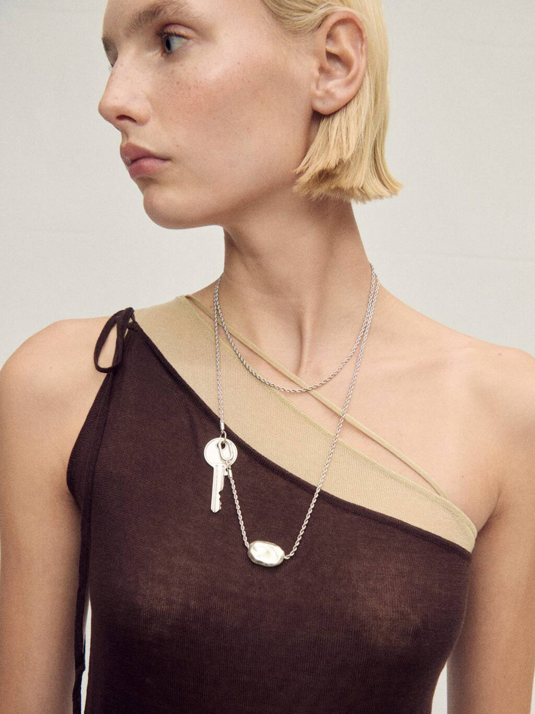 MANGO Women Key Pendant Chain