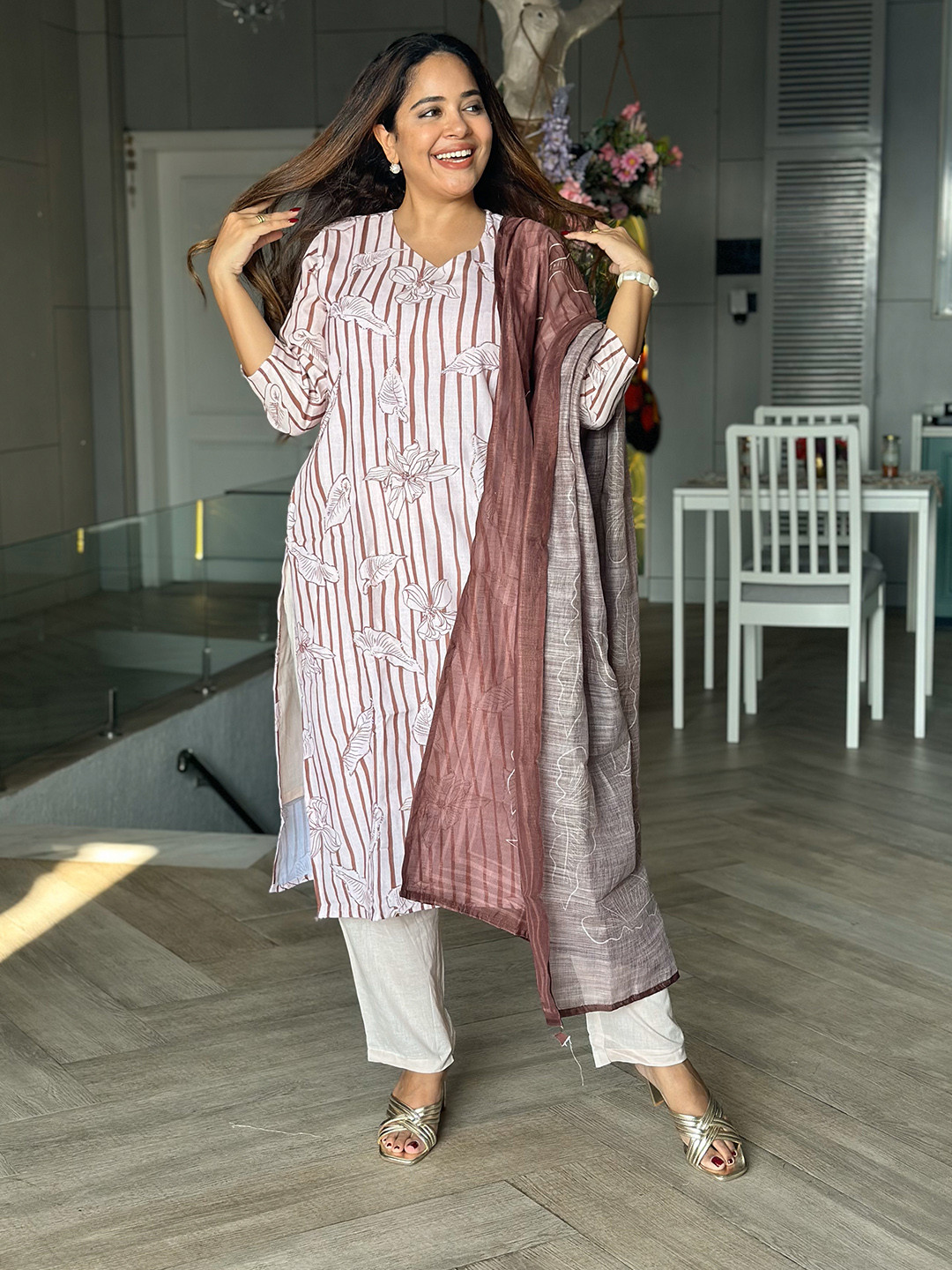 FFI Striped Women Floral Printed Kurta & Pyjamas Kurta Sets With Dupatta