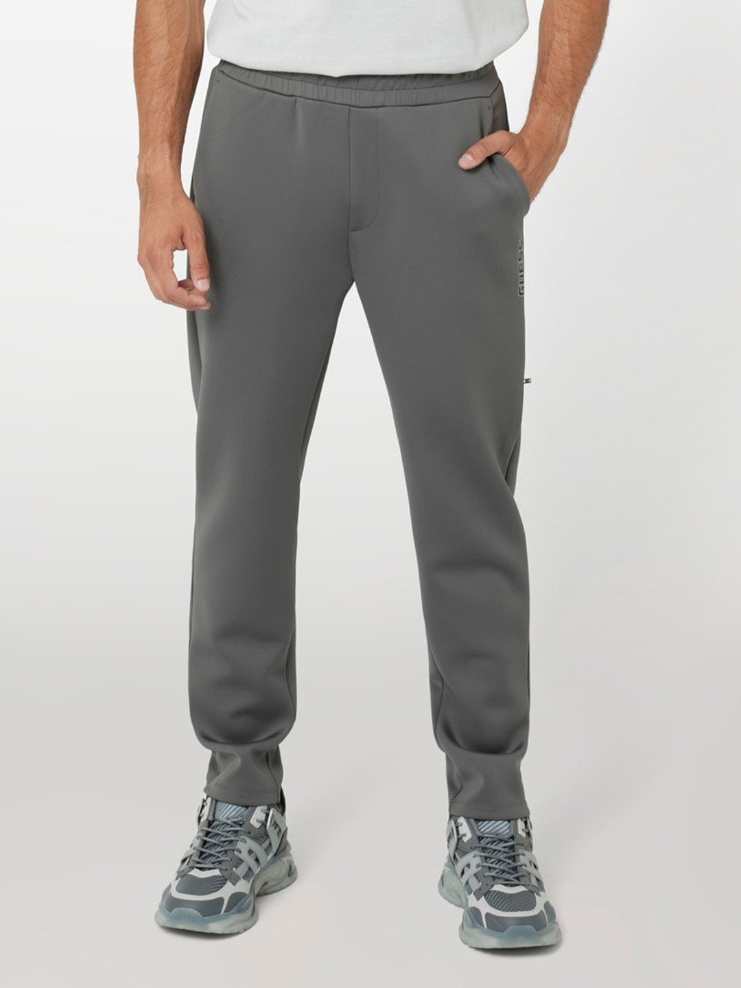 GUESS Rohmer Men Mid-Rise Relaxed-Fit Track Pants
