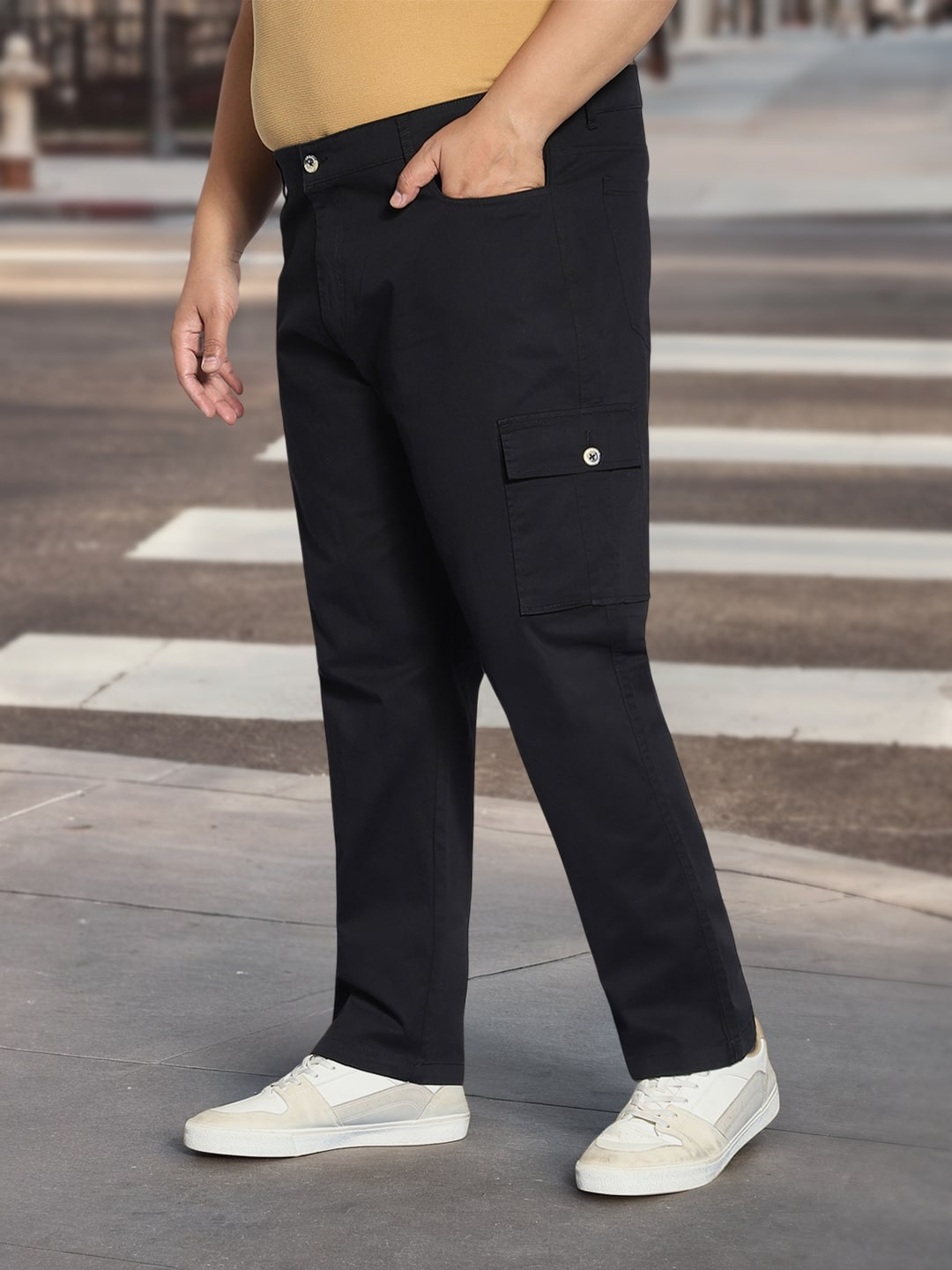 Urbano Plus Men Black Regular Fit Solid Stretchable Cargo Chino Trousers