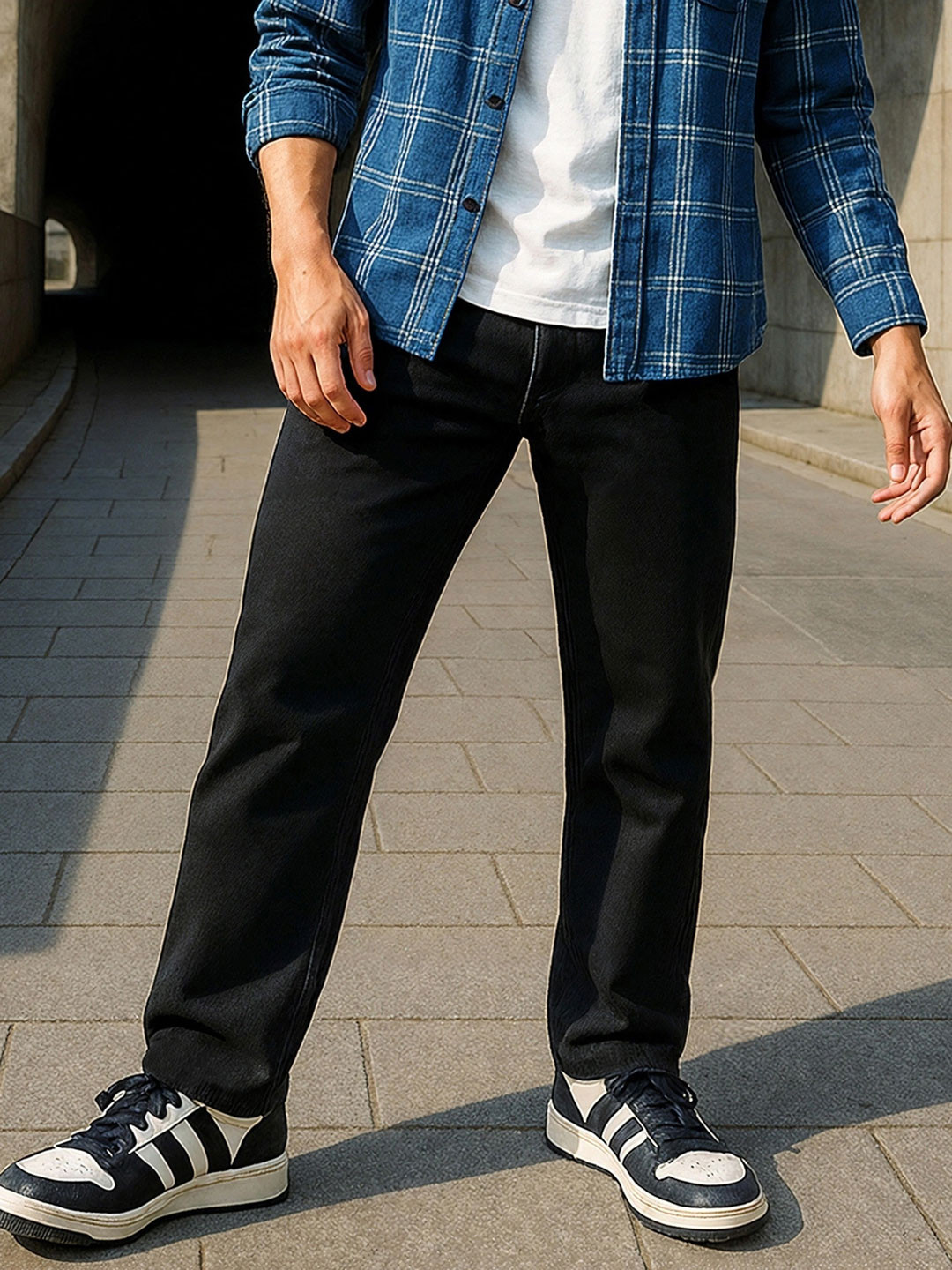 Bewakoof Men's Jet Black Slim Straight Fit Stretchable Mid-Rise Jeans