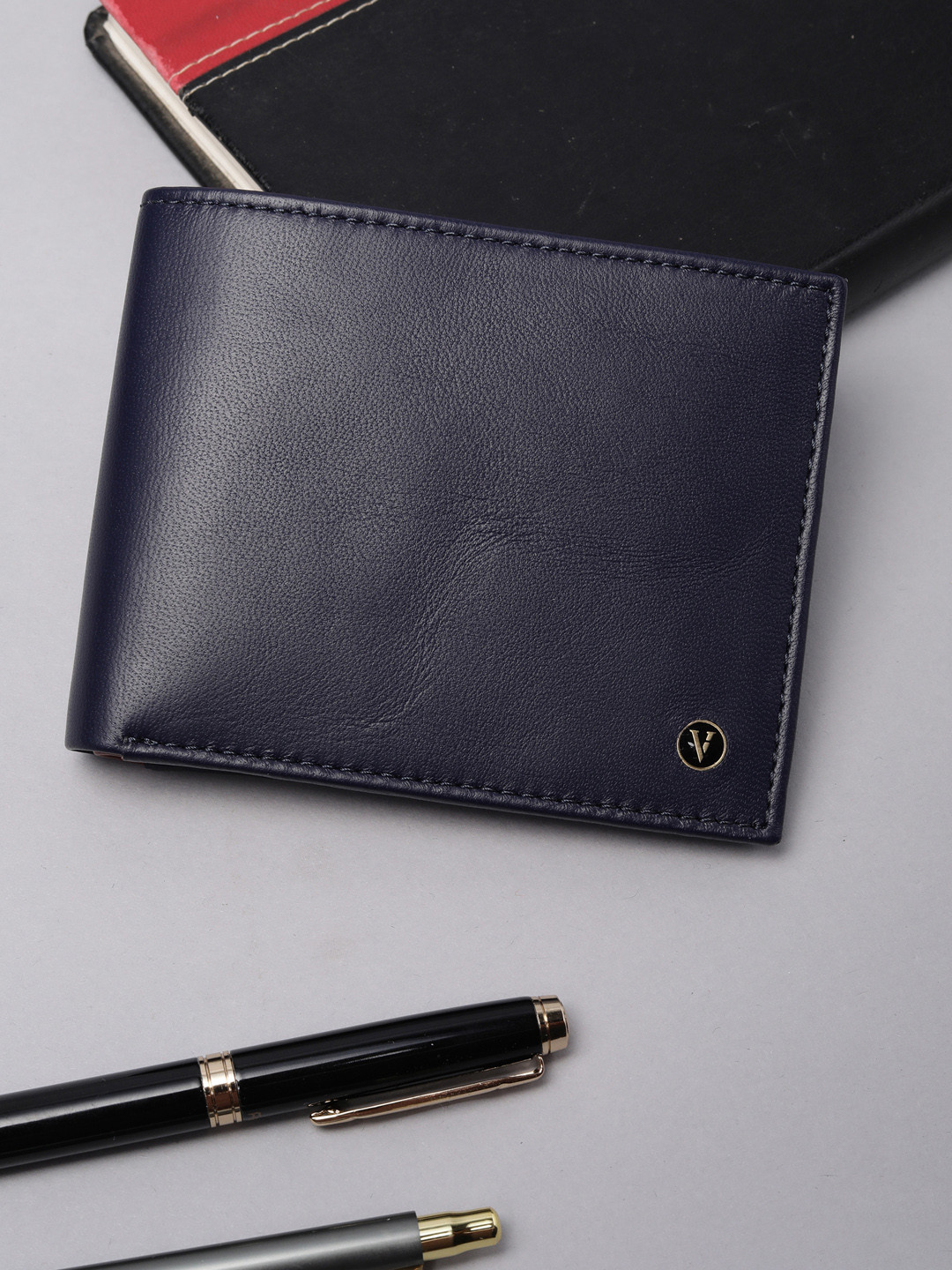 Van Heusen Men Leather Wallet