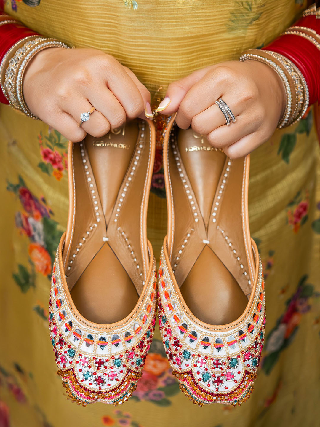 LORYPHILORY Women Embellished Mojaris