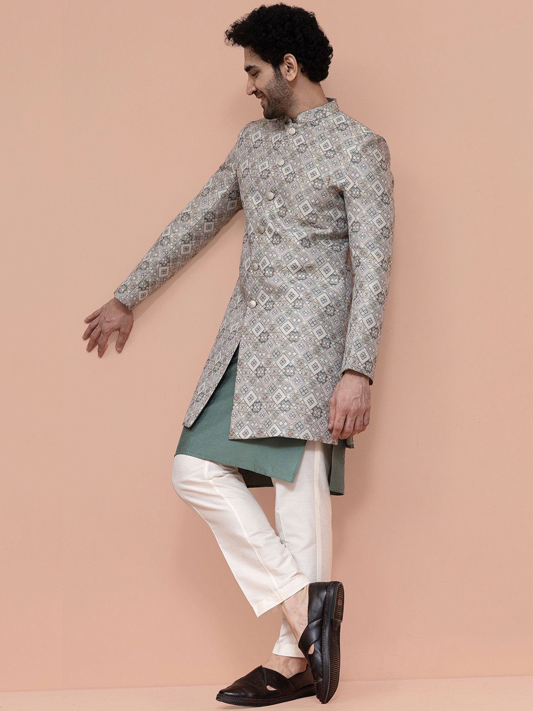 KISAH Men Off White Geometric Kurta Indo-western Sherwani Trouser Set