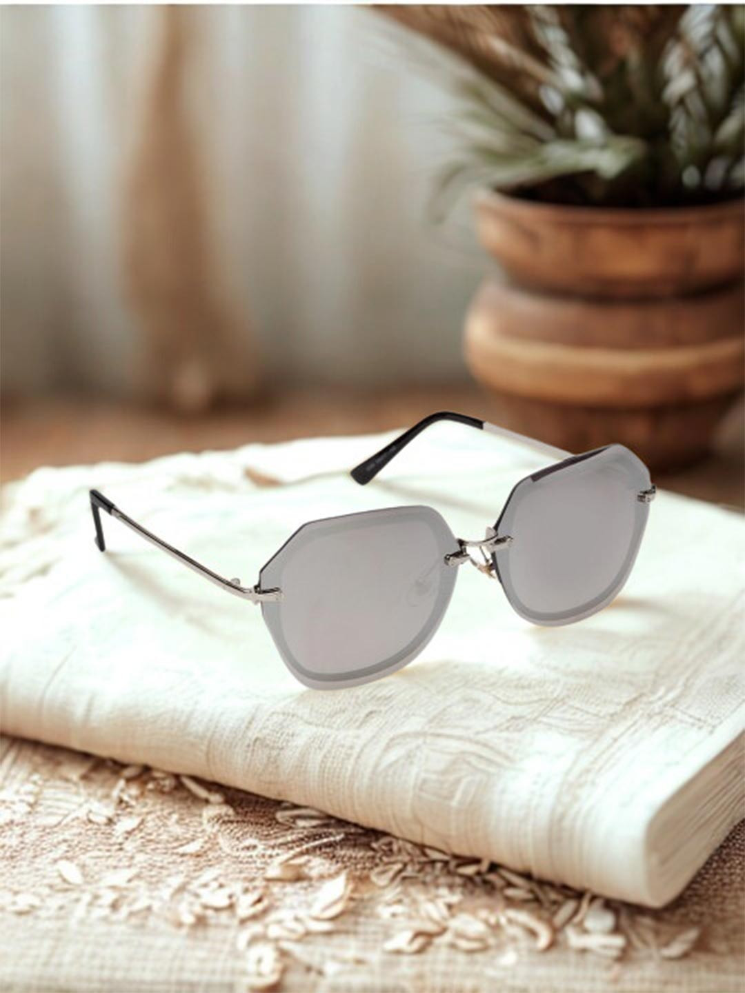 Garry Gobbs Women Oversized Sunglasses with UV Protected Lens SG-LT-CH-182-32
