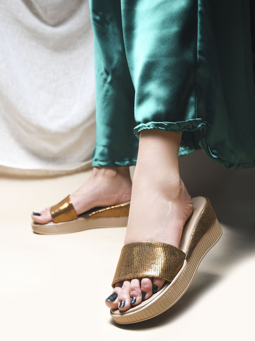 JM Looks Women Comfortable Sole Attractive Design Open toe Platform Heel Sandals