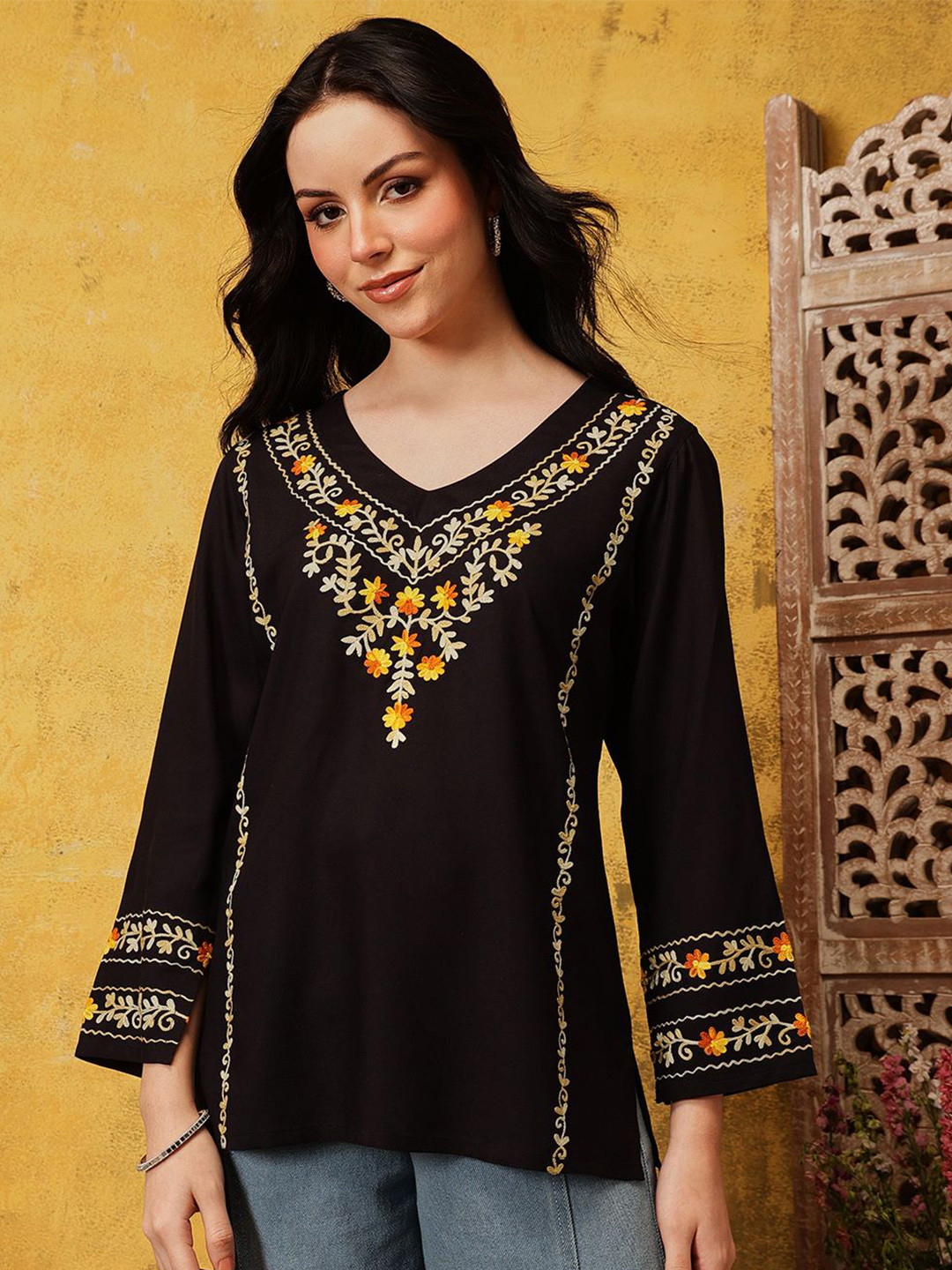 Qazmi Women Amina Kashmiri Embroidered V-Neck Short Kurti