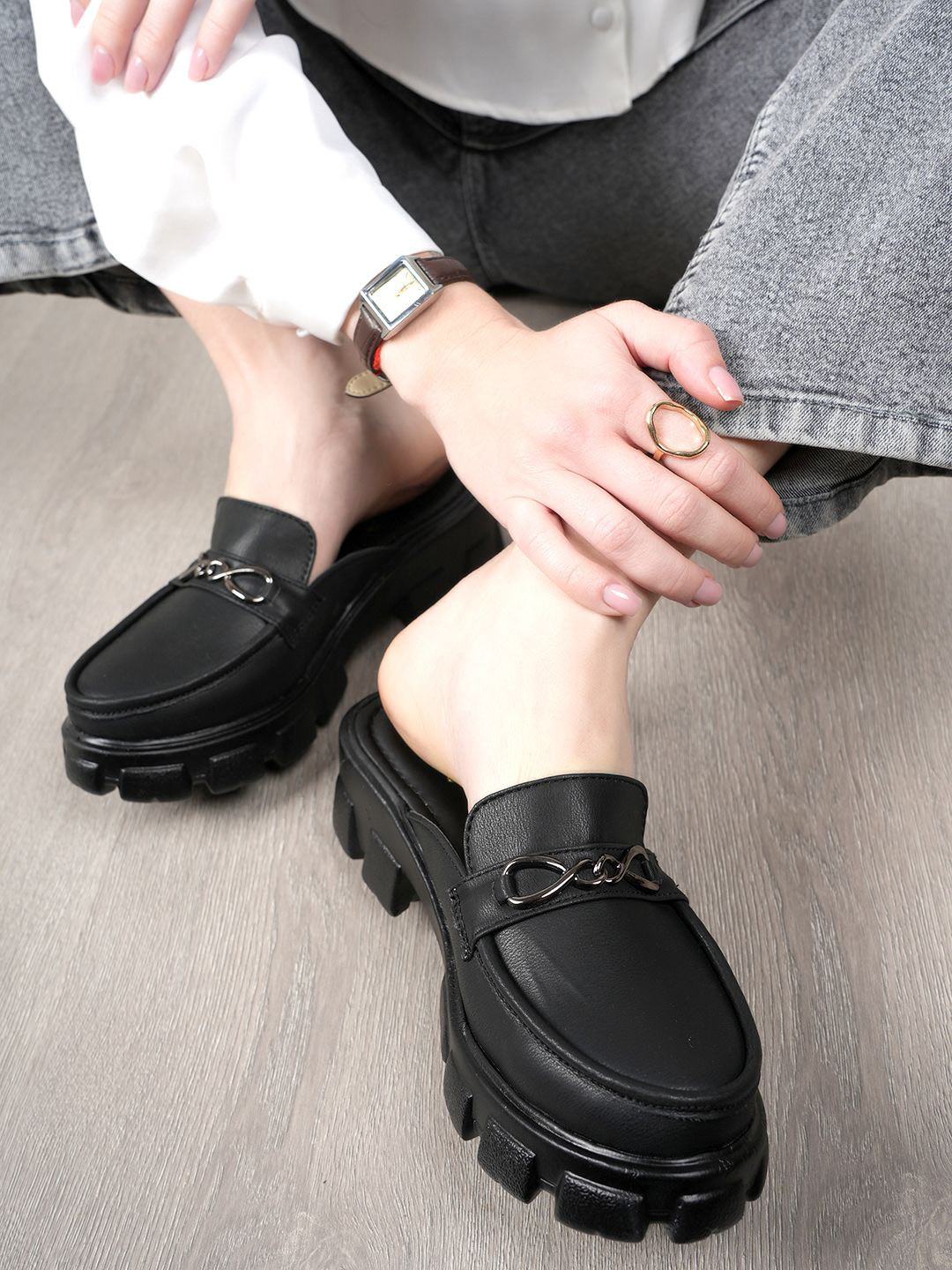 The Roadster Lifestyle Co Women Mule Sneakers