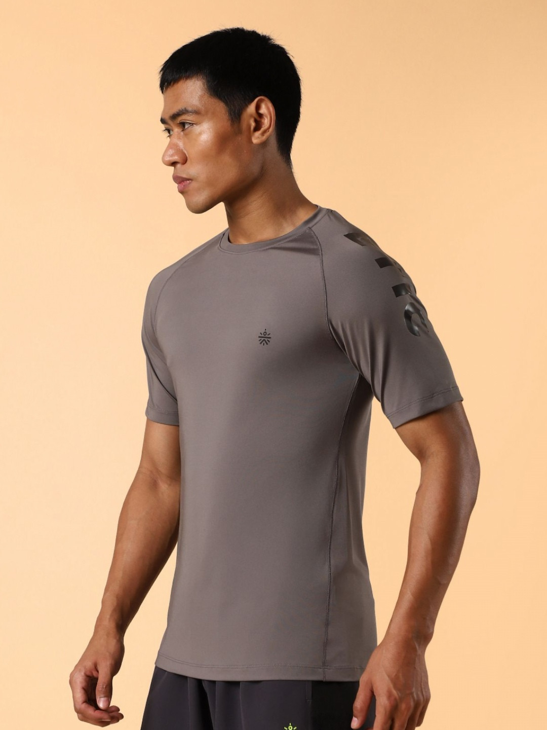 CULT Men Dark Grey Athletic Sculpted Slim fit T-shirt