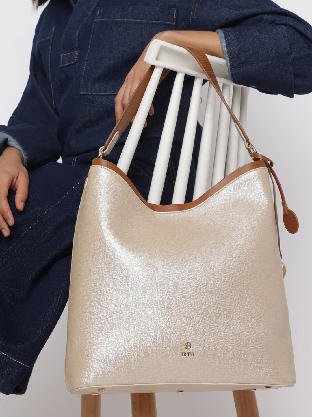 IRTH by House of Titan Pearls Medium Shoulder Bag