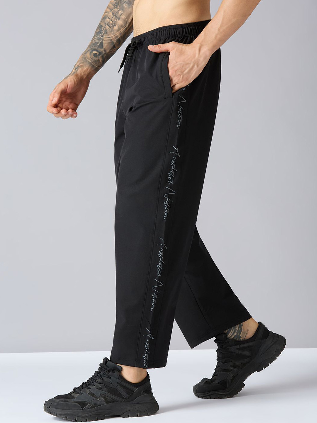 AESTHETIC NATION Men Straight-Fit Mid-Rise Track Pant