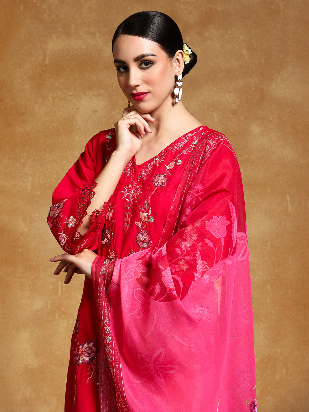 Varanga Women Floral Embroidered Regular Thread Work Pure Cotton Kurta with Trousers & With Dupatta
