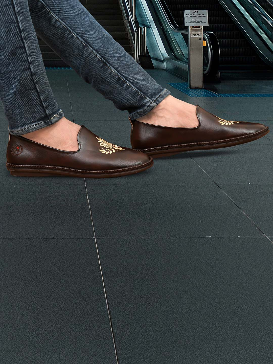 Big Boon Men Woven Design Loafers