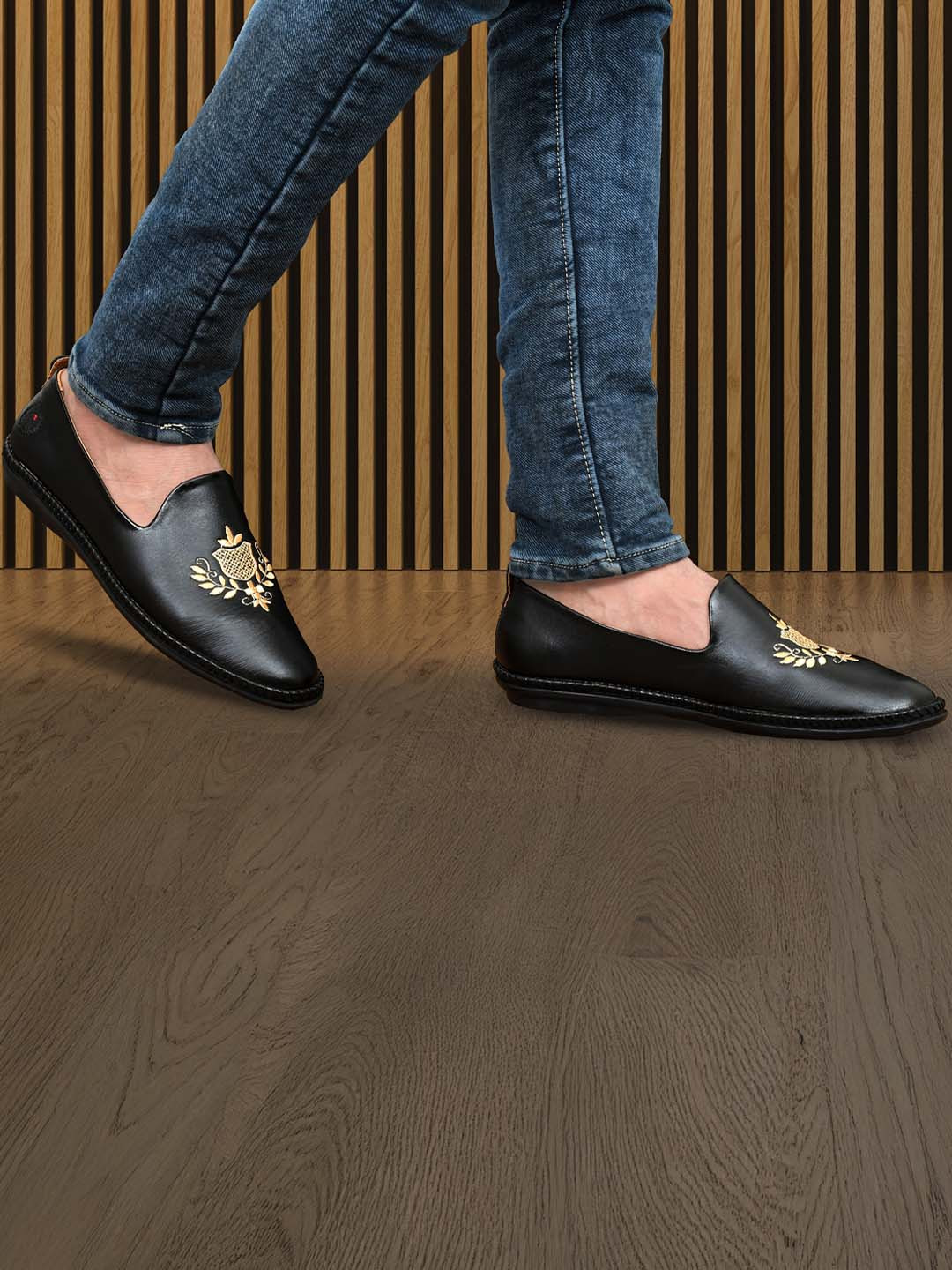 Big Boon Men Woven Design Loafers