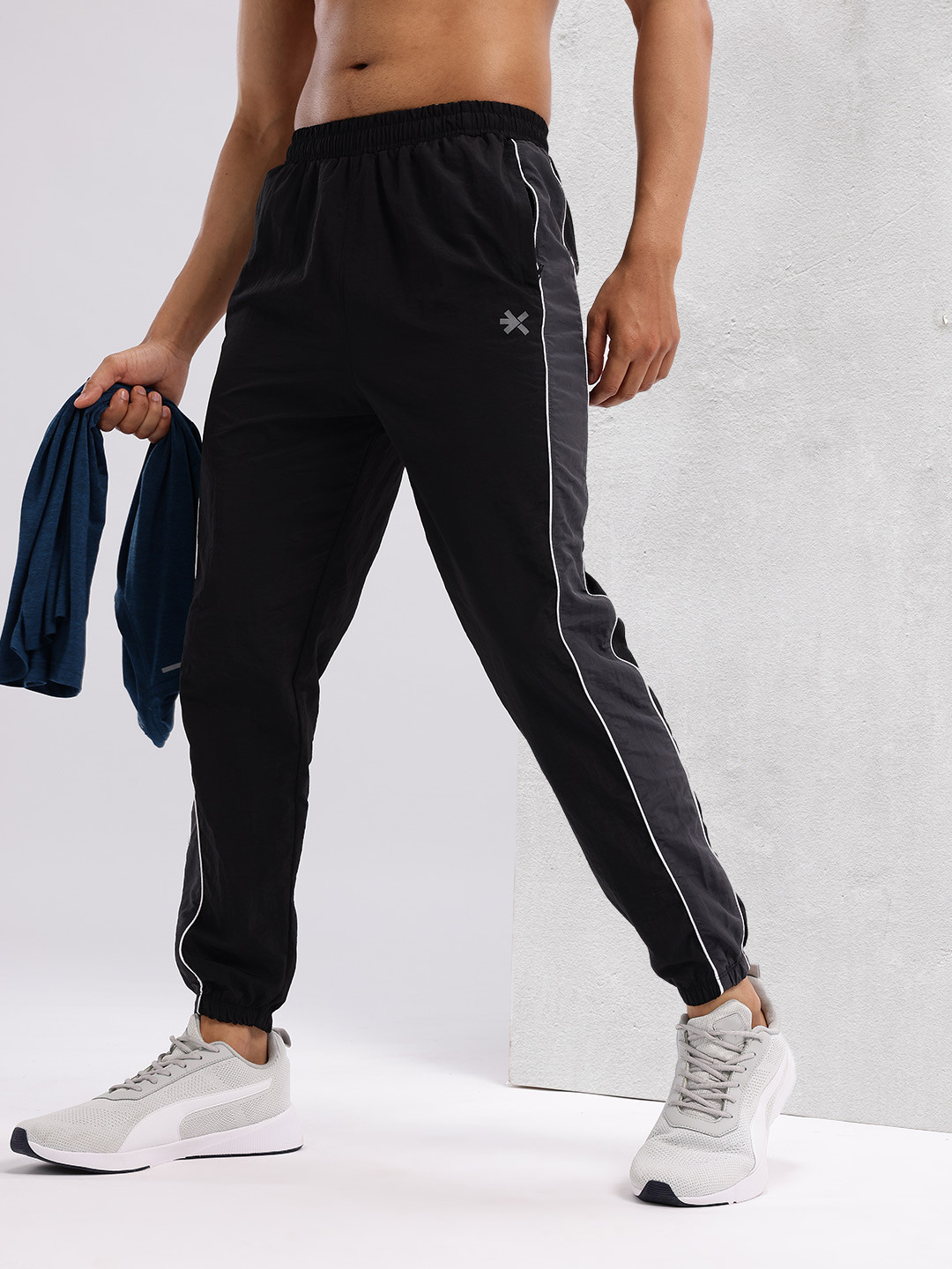 HRX by Hrithik Roshan Men Contrast Stitching Mid-Rise Rapid-Dry Running Joggers