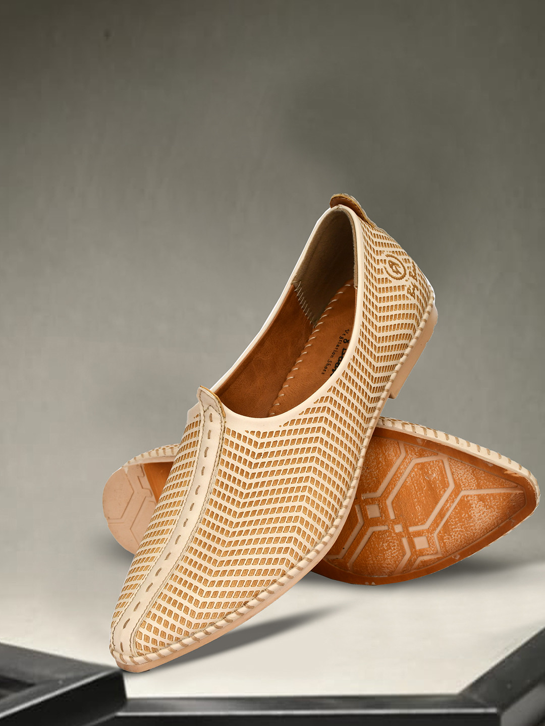 Big Boon Men Laser Cuts Lightweight Mojaris