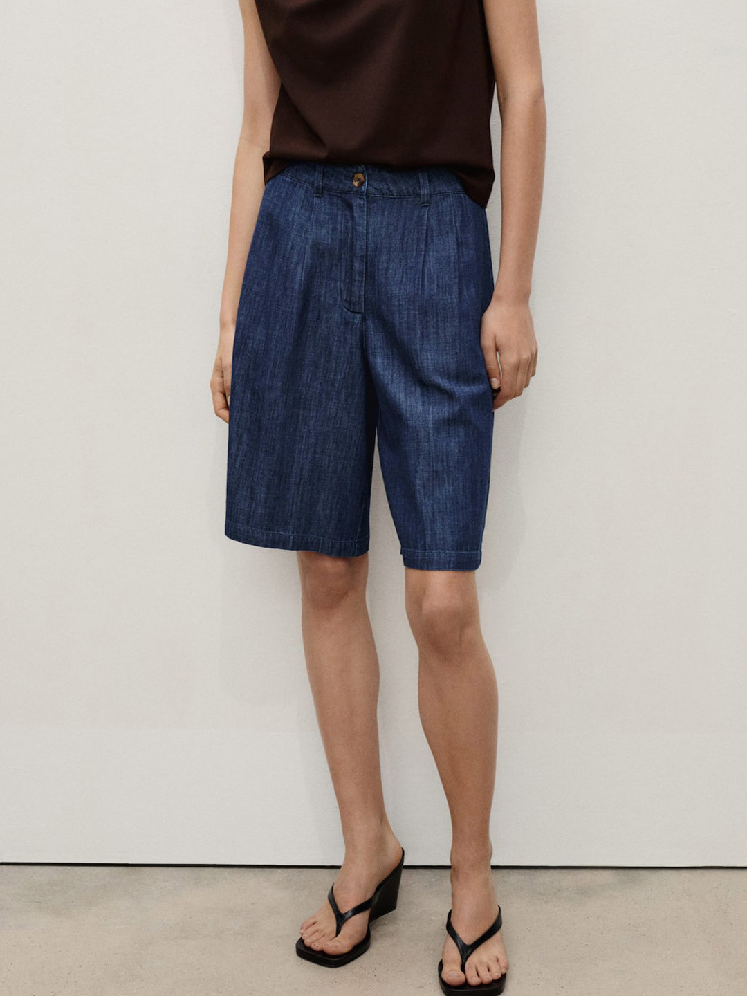 MANGO Women Mid-Rise Pleated Detail Pure Cotton Chambray Bermuda Shorts