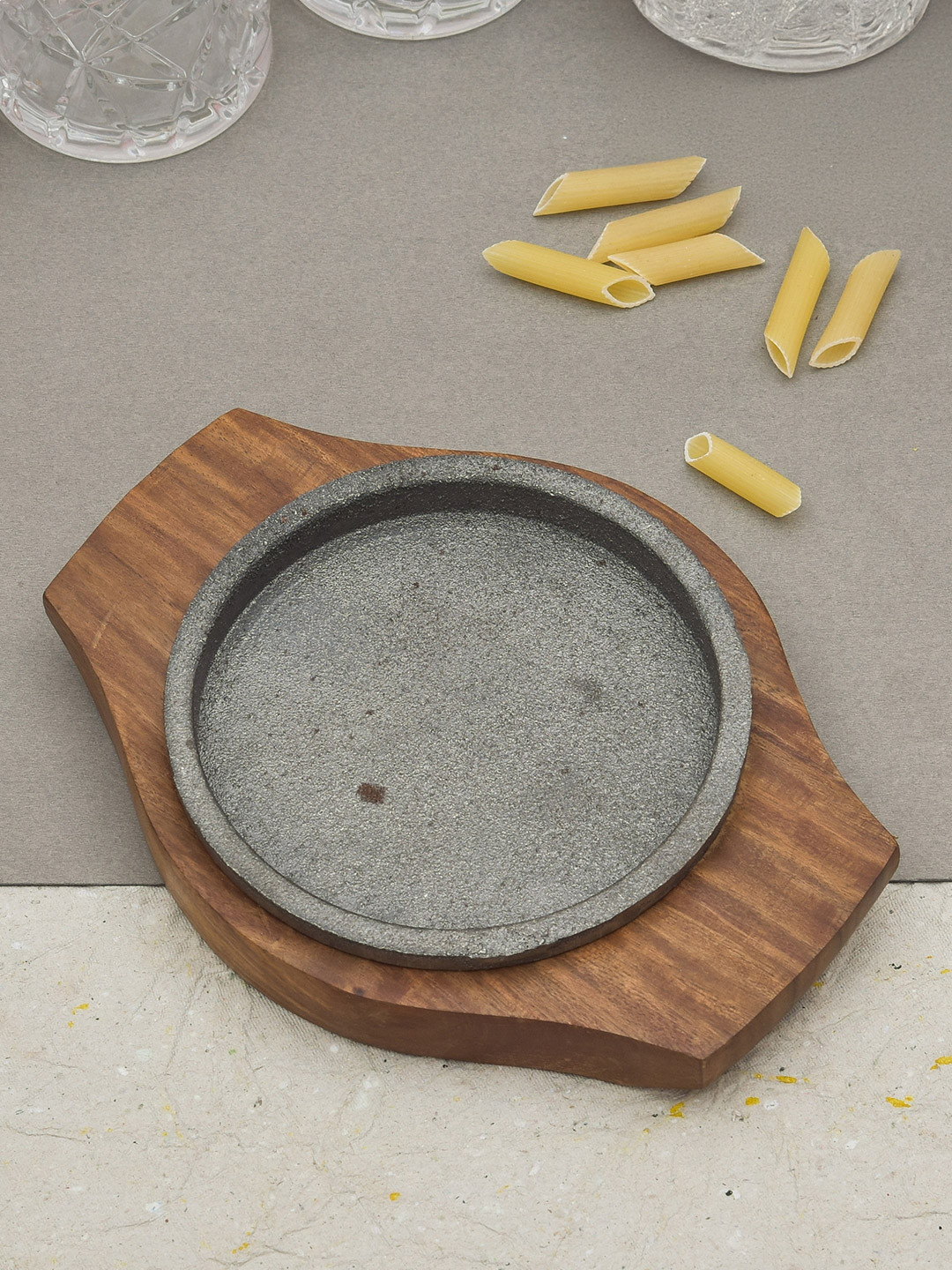 Sanjeev Kapoor by Oggn Brown Wooden Base Cast Iron Sizzler Plate