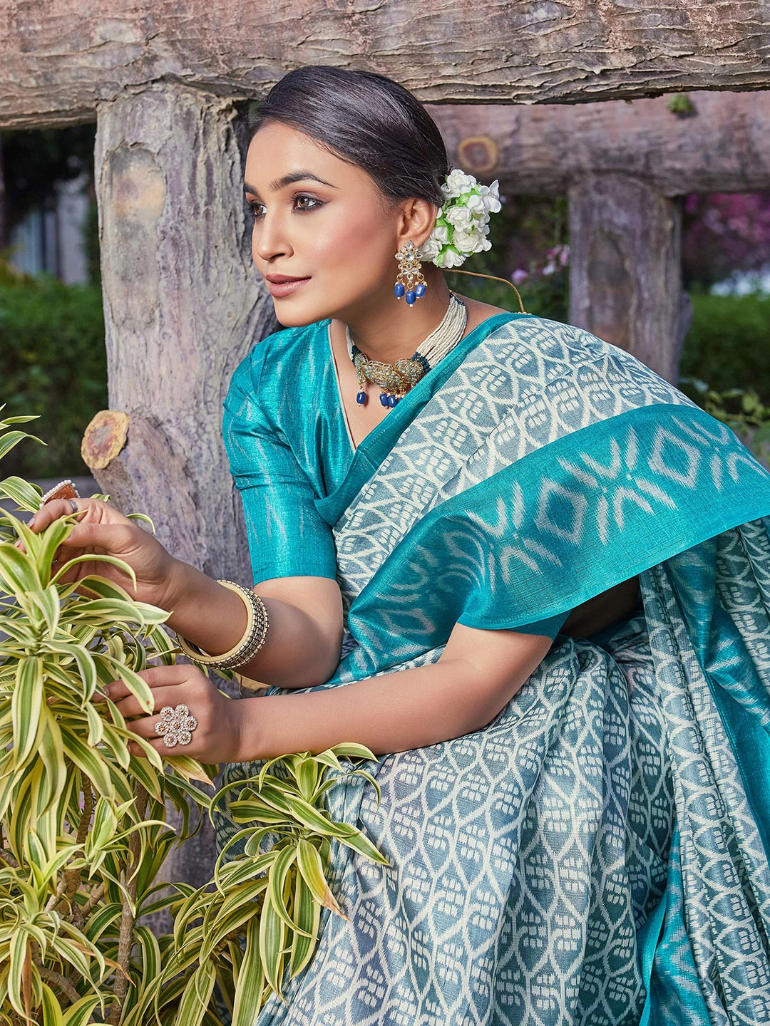 KALINI Women Ethnic Motifs Ikat Saree