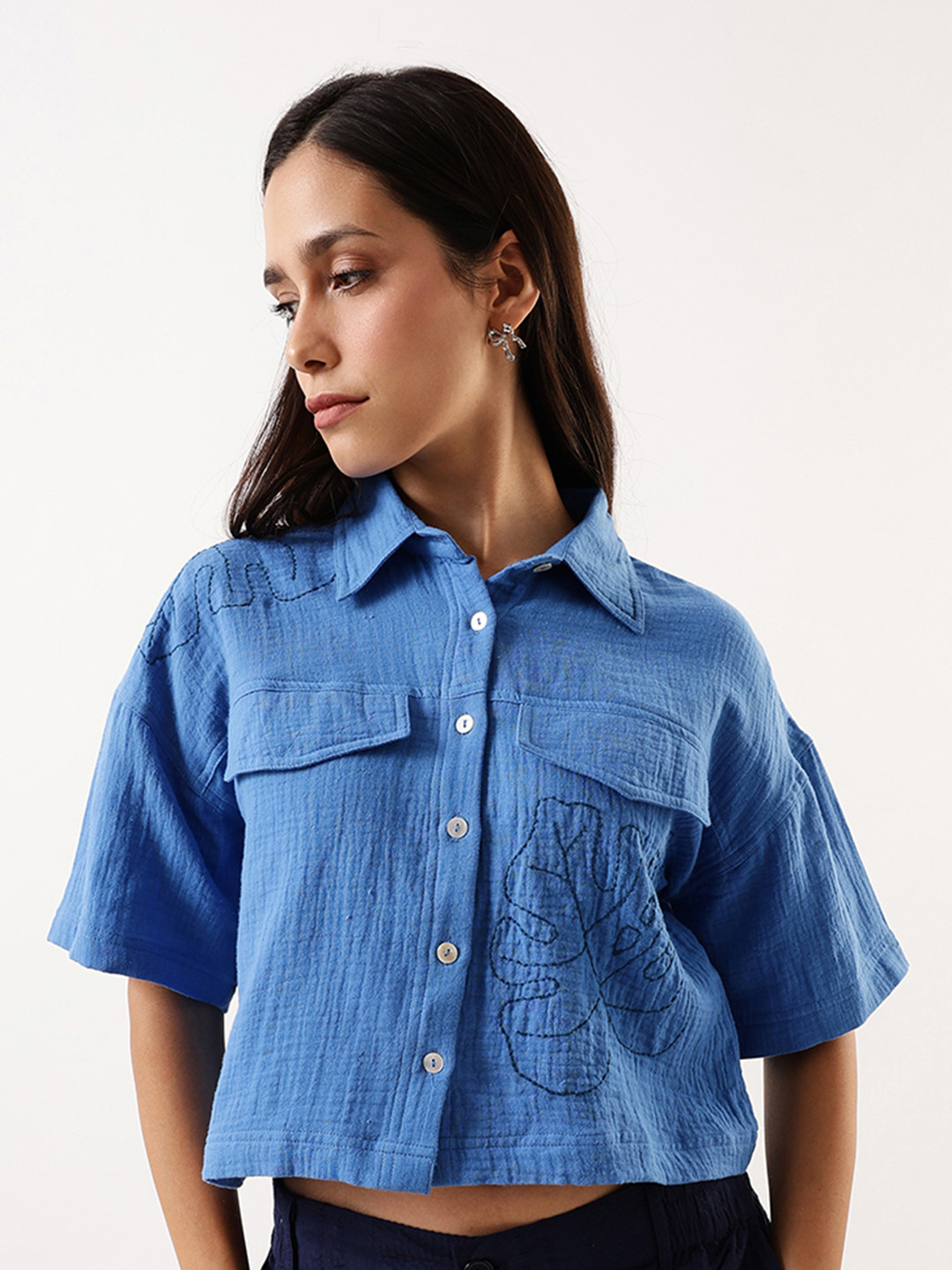 DL Woman Embroidered Half Sleeves Spread Collar Textured Boxy Shirt