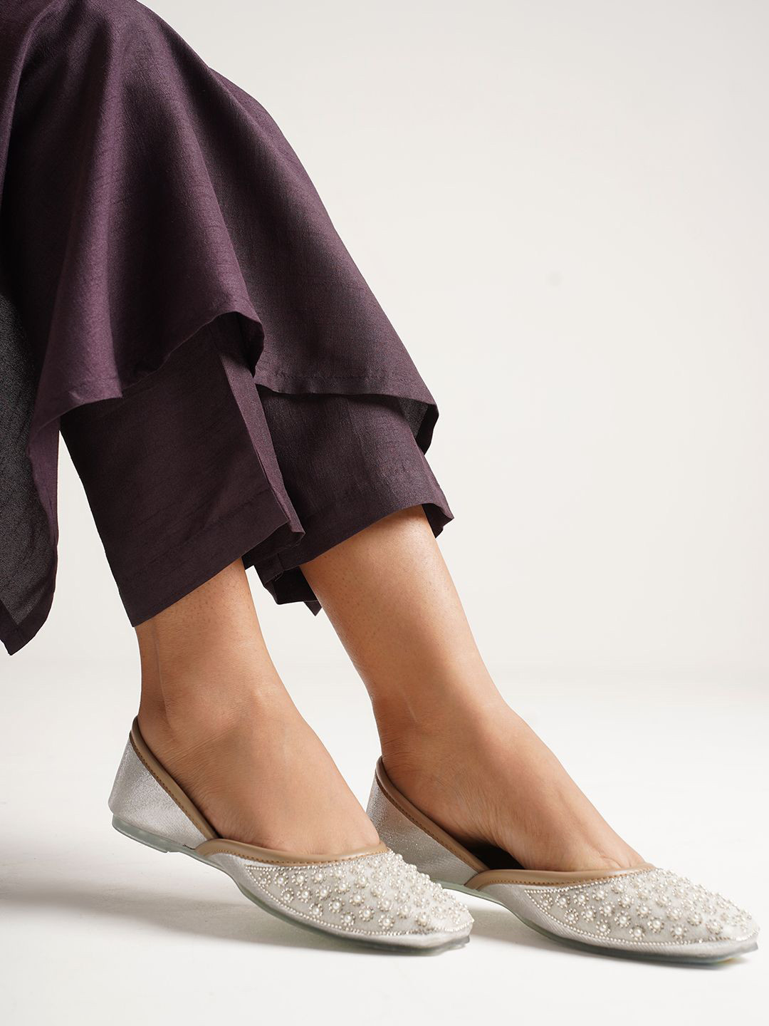 JM Looks Women Ethnic Jutti Embllished Mojari Bellies Slip-On Shoes