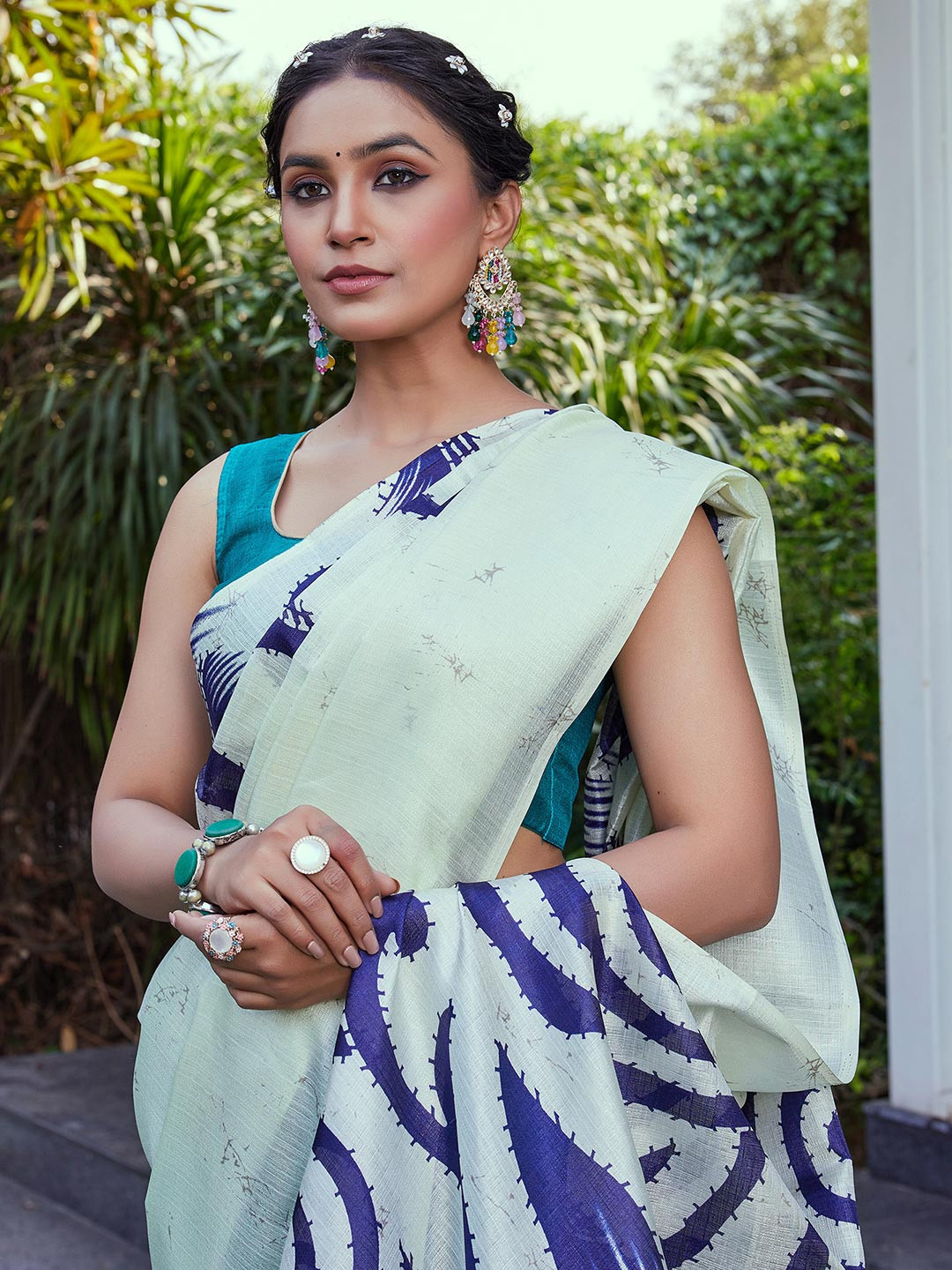 KALINI Geometric Print Saree With Unstiched Blouse Piece