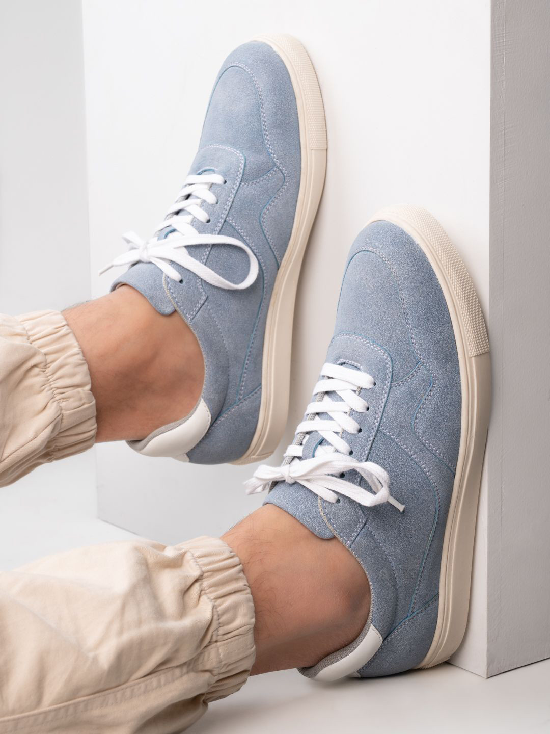 The Roadster Lifestyle Co Men Casual Sneakers