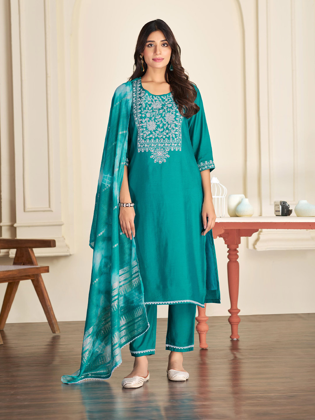 BulBul Women Embroidered Regular Thread Work Pure Silk Kurta with Palazzos & With Dupatta
