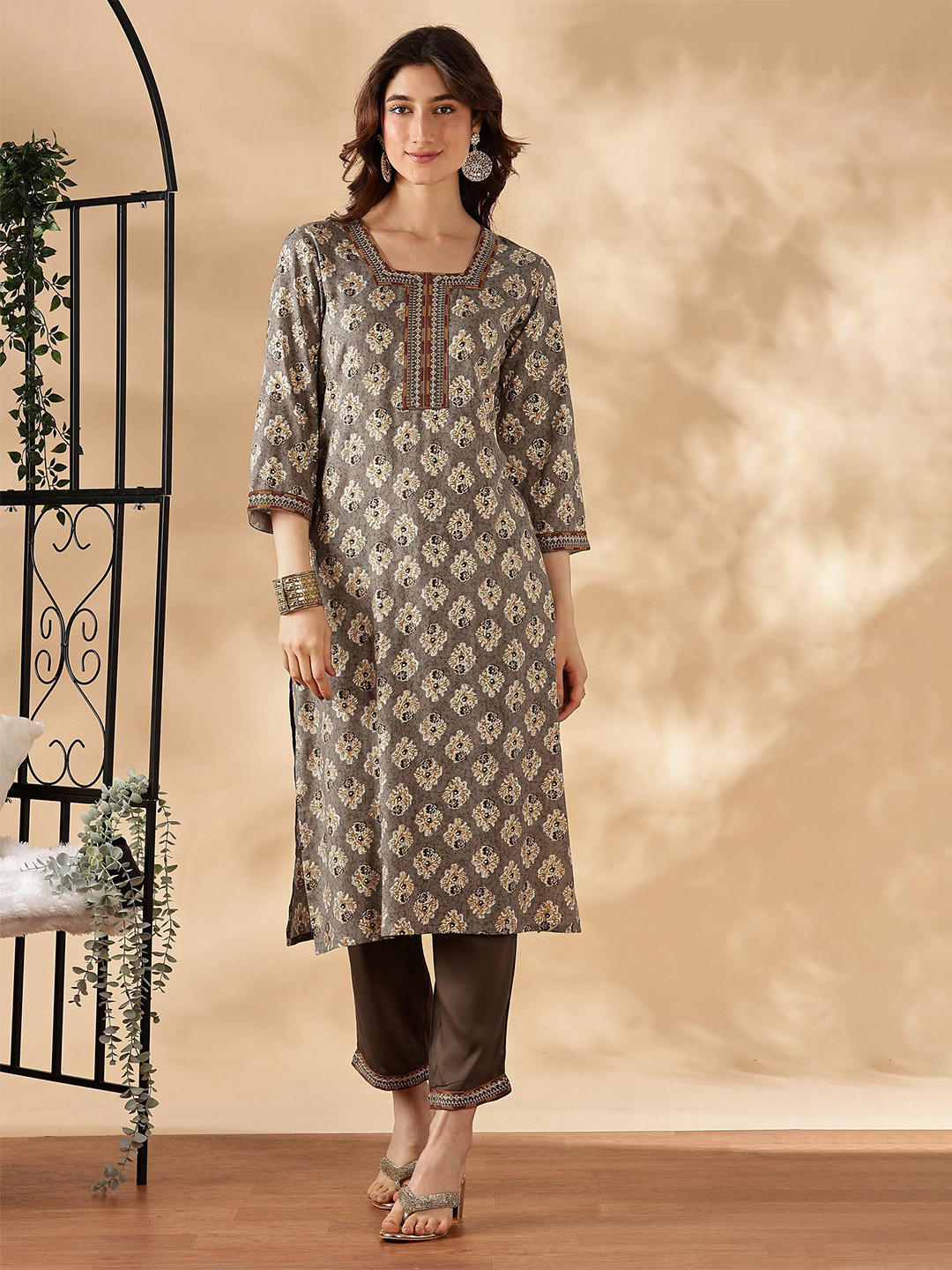 BulBul Women Solid Shamaira Printed Straight Kneelength  Kurta with Palazzos & Dupatta
