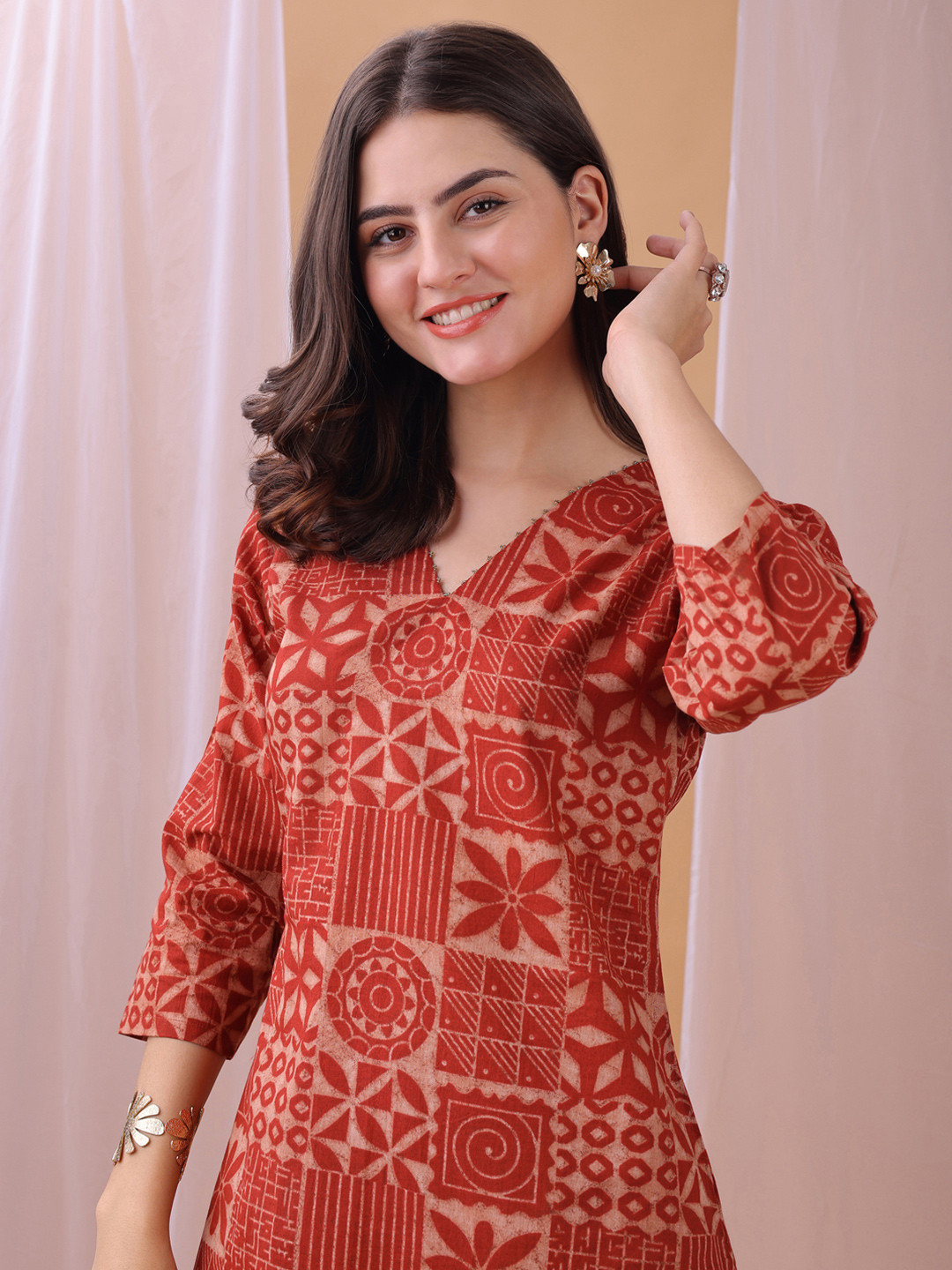 Saanjh Printed V Neck Top With Trousers Co-Ords
