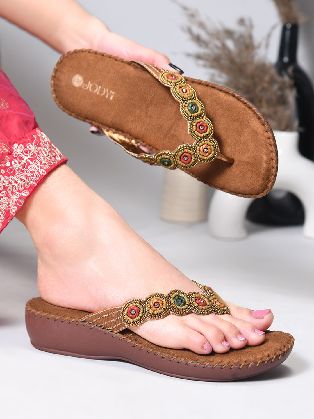 JodyHub Women Embellished Velvet Sandals