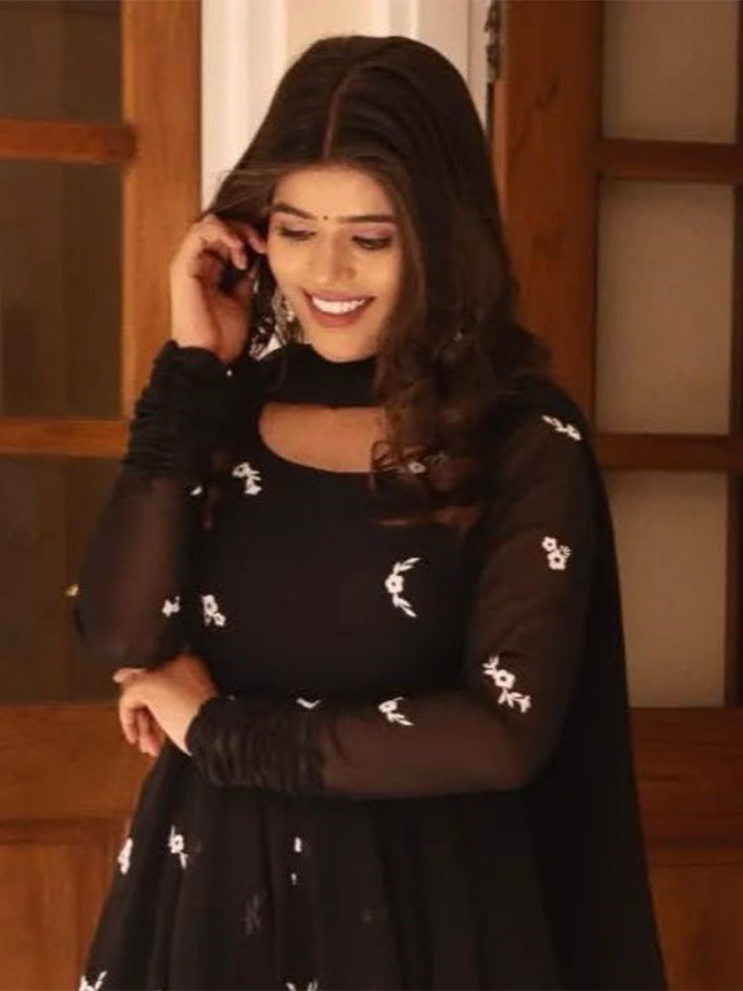 Bahe Kurtiz Women Floral Embroidered Regular Kurti & Harem Pants & Dupatta