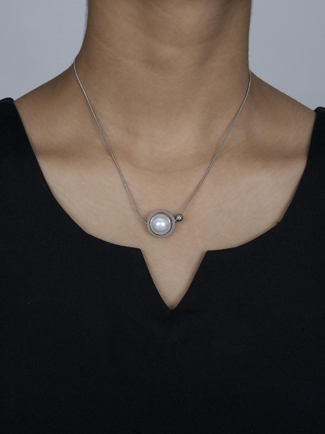 ARTKLIM Stainless Steel Gold-Plated Pearls Beaded Circular Shaped Pendant With Chain