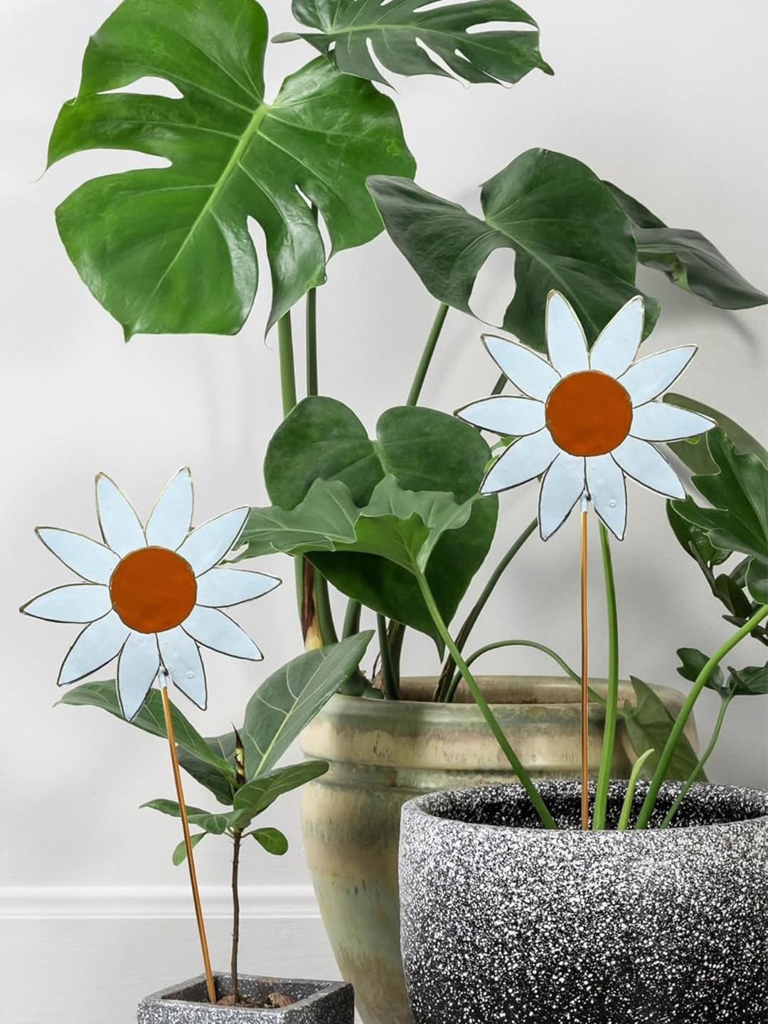 JASMEY HOMES 2-Pcs White & Red Daisy Garden Stakes