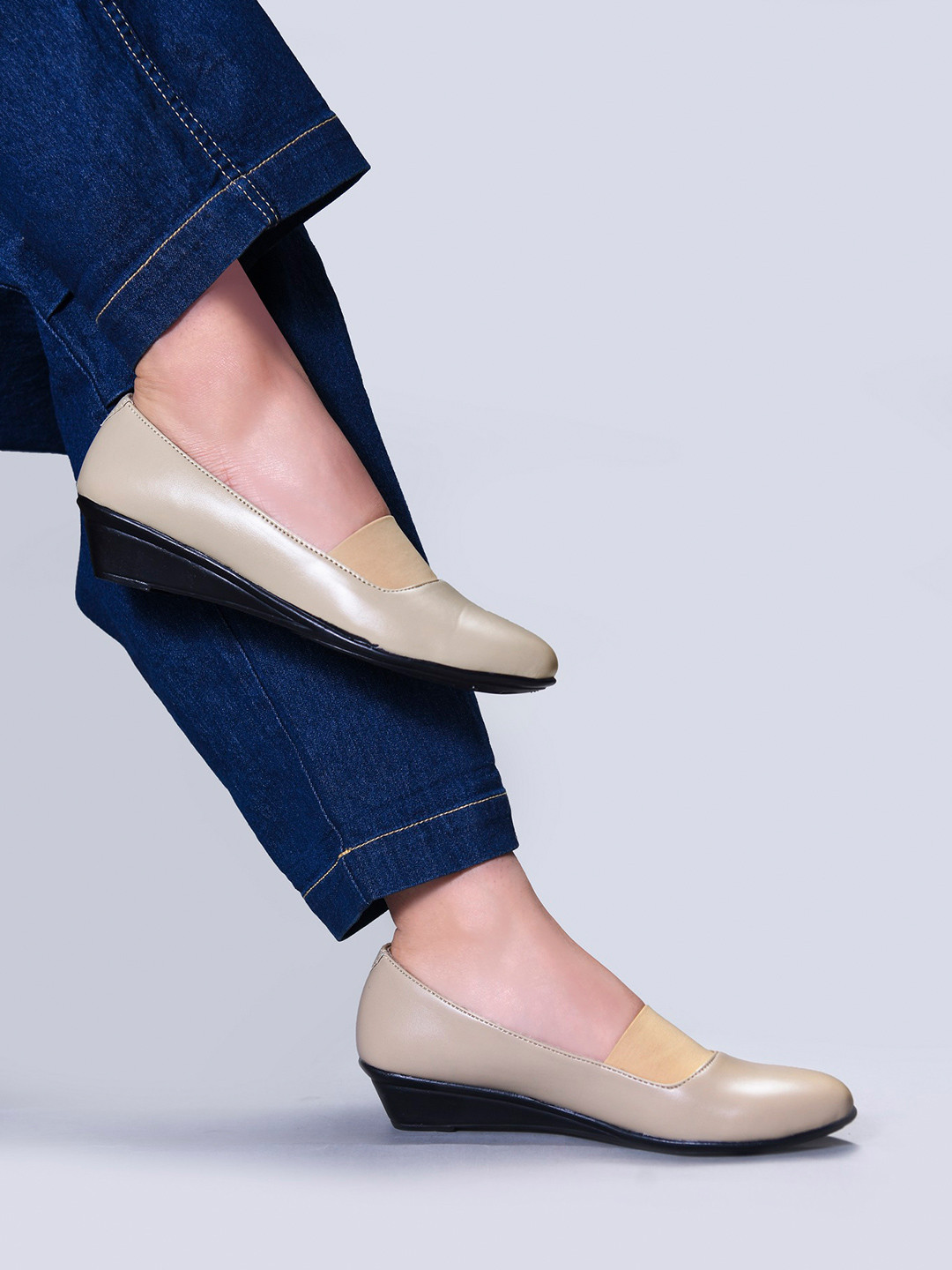 Try Me Women Solid Round Toe Lightweight Wedge Heel Pumps