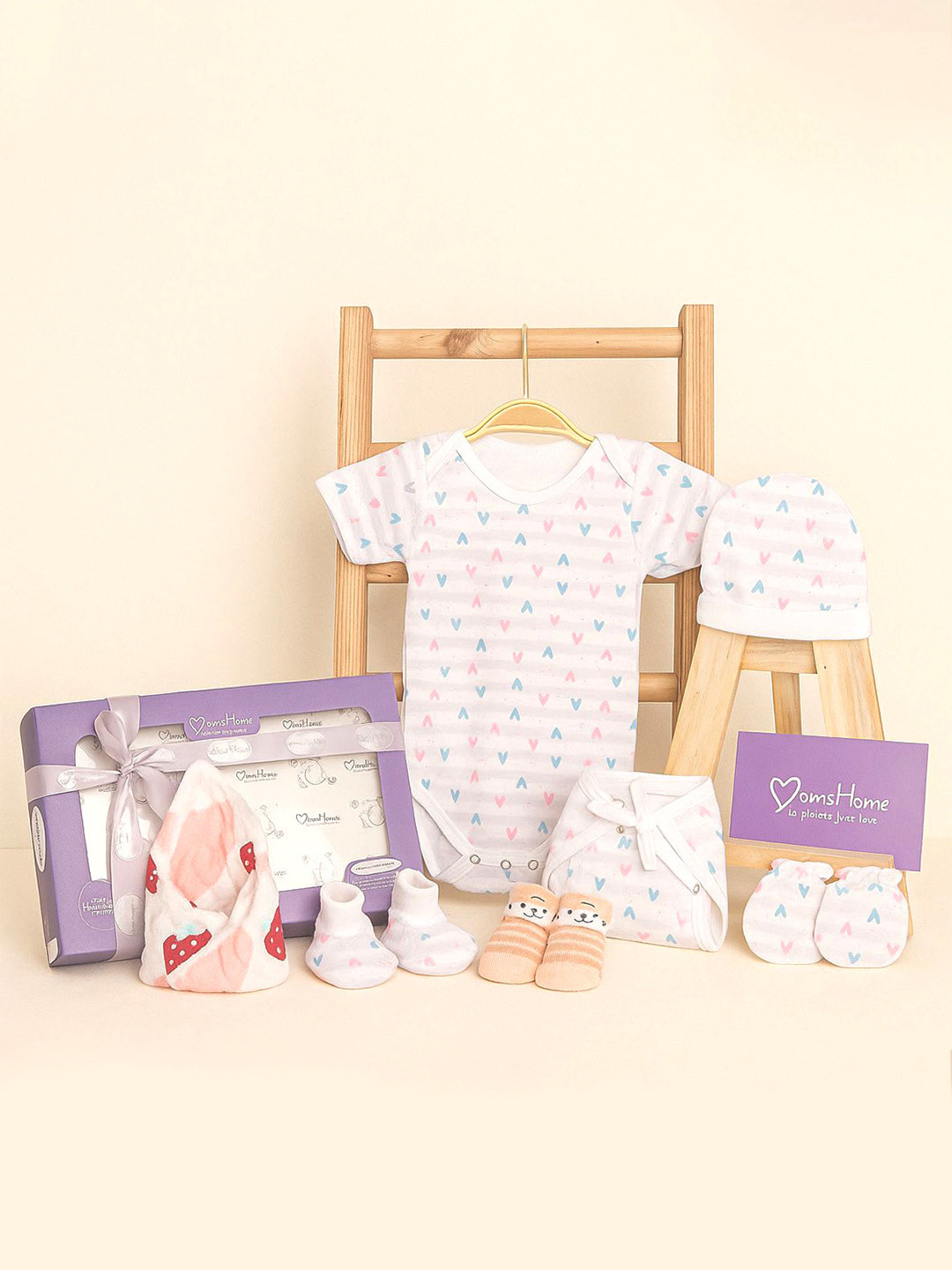 Moms Home Infants Pack Of 7 Little Heart Organic Cotton Baby Shower Essentials Gift Hamper