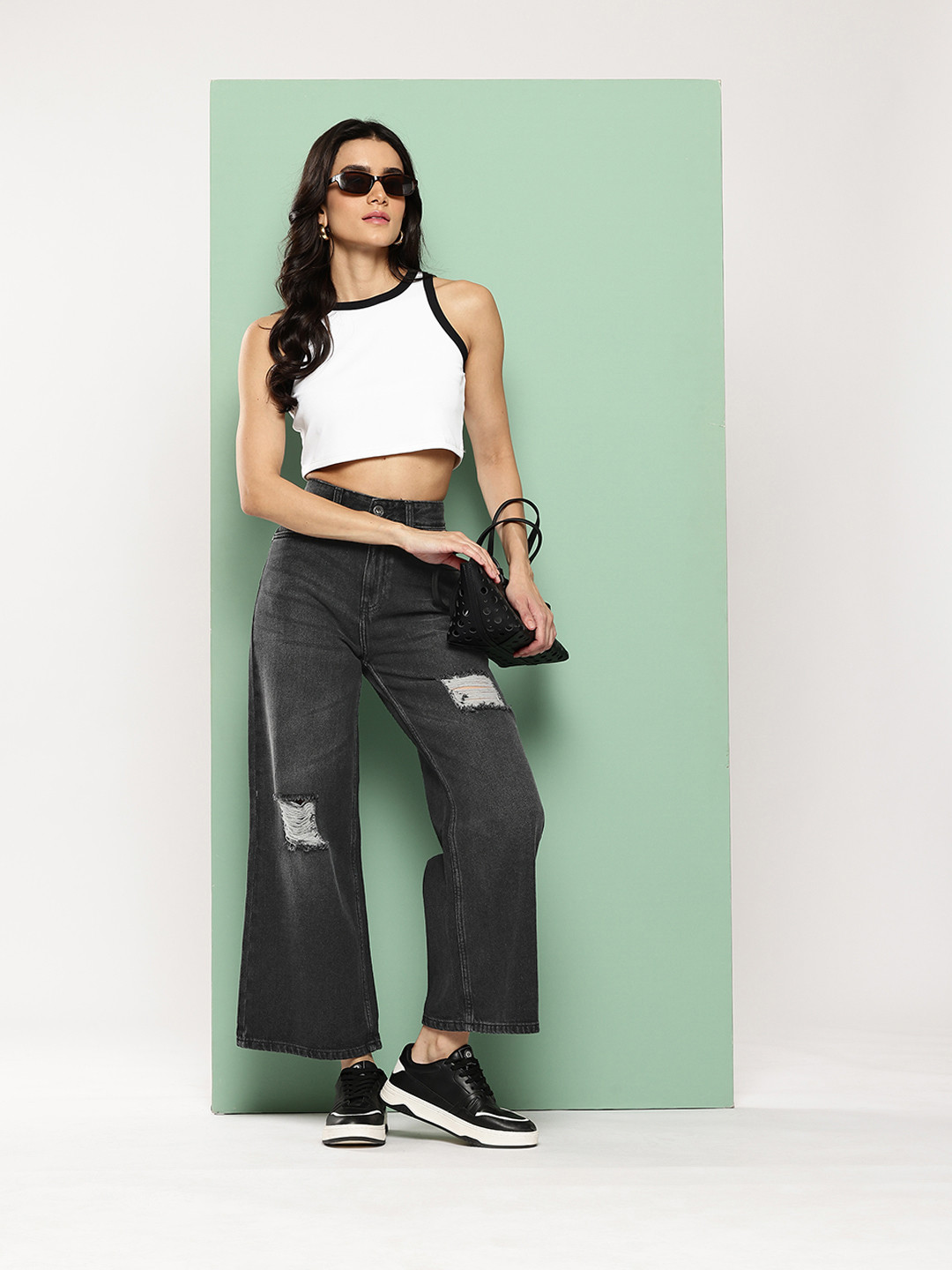 Killer Women Mid-Rise Low Distress Light Fade Cropped Wide Leg Jeans