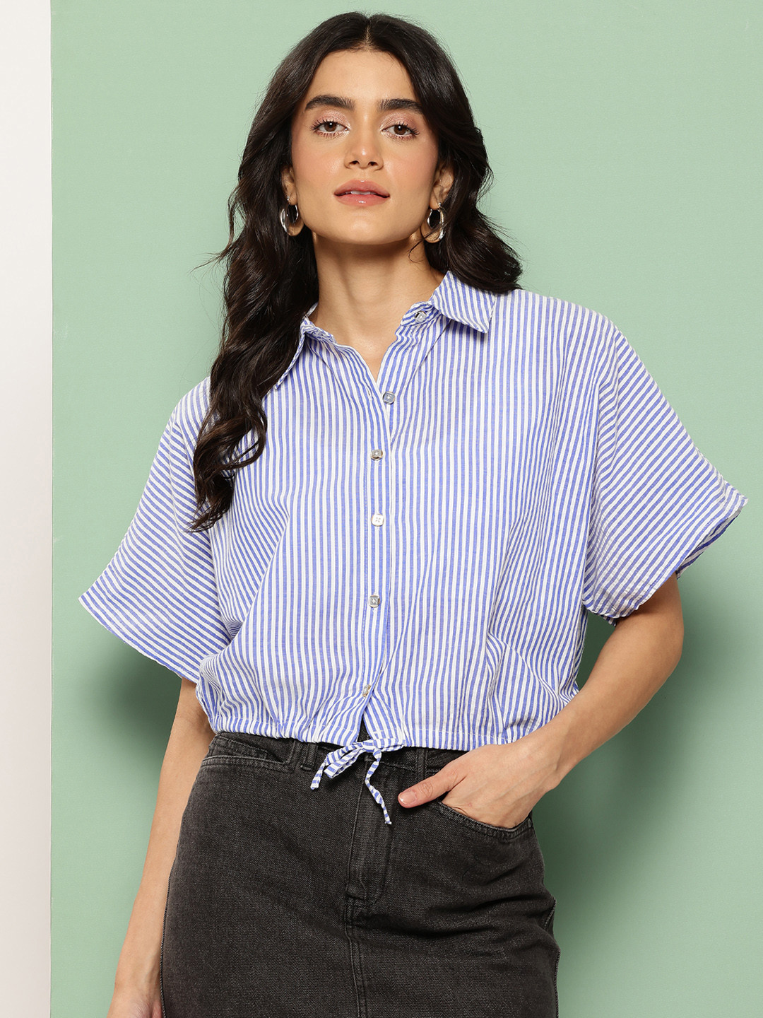 Killer Vertical Stripes Seersucker Extended Sleeves Crop Casual Shirt with Toggle Hem