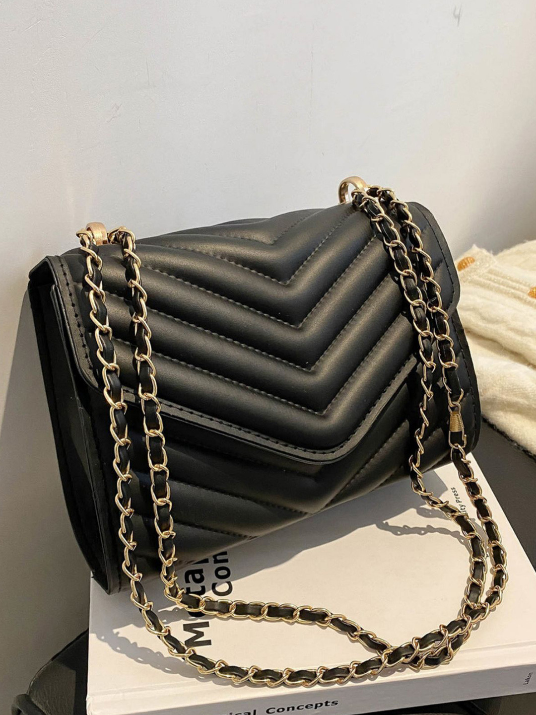 DAISY STAR Women Quilted Structured Sling Bag