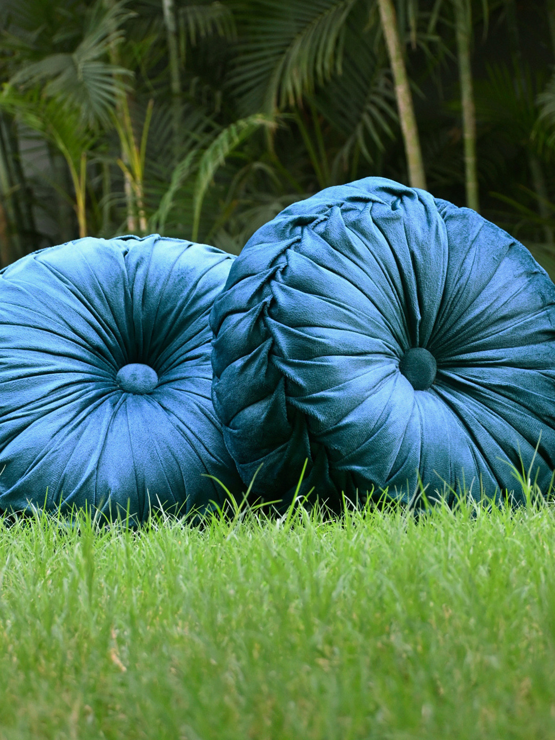 IRAVARA 2Pcs Teal Blue Round Shaped Decorative Cushions