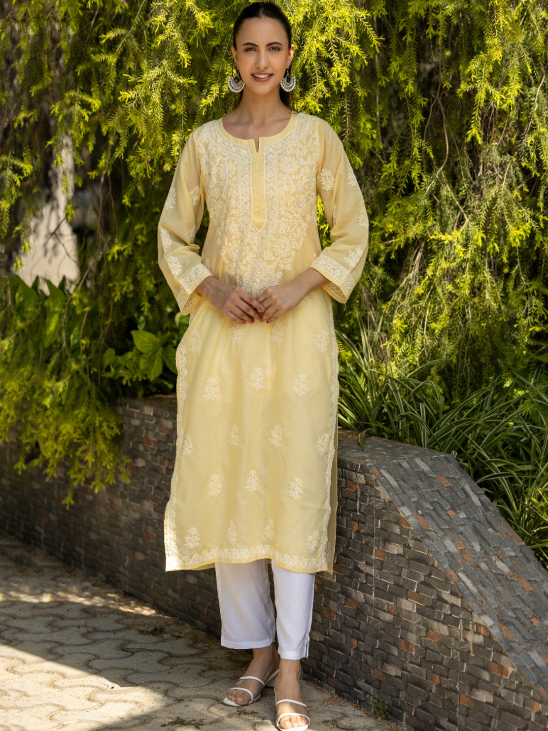 GHARANA INDIA Floral Embroidered Chikankari Pure Cotton Kurta with Matching Slip