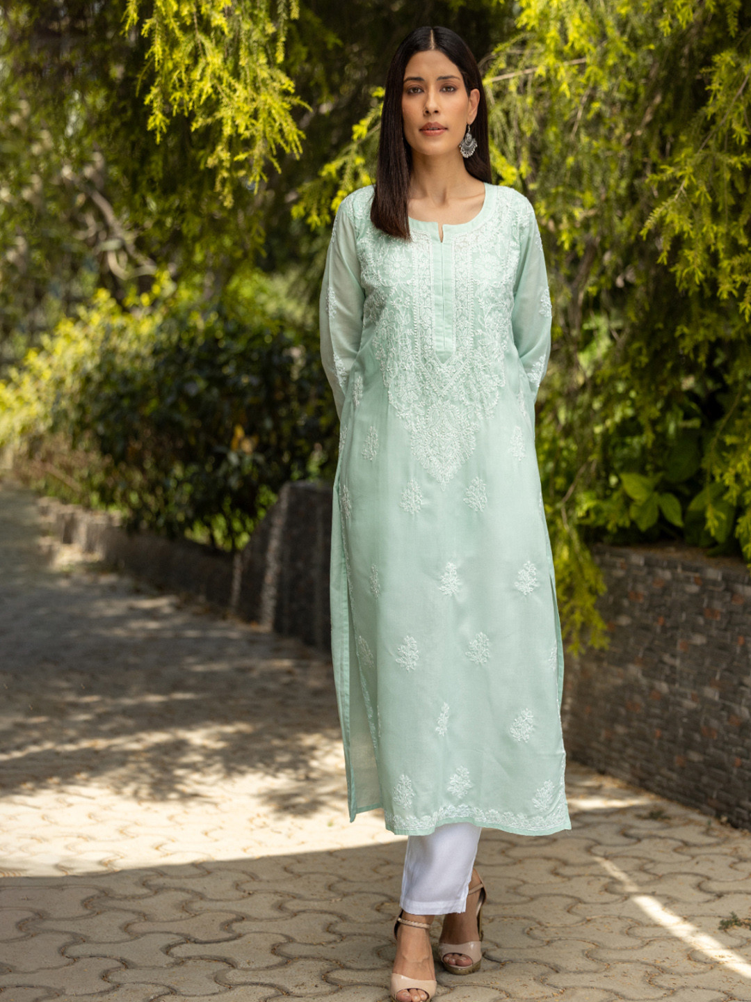 GHARANA INDIA Floral Embroidered Chikankari Pure Cotton Kurta with Matching Slip