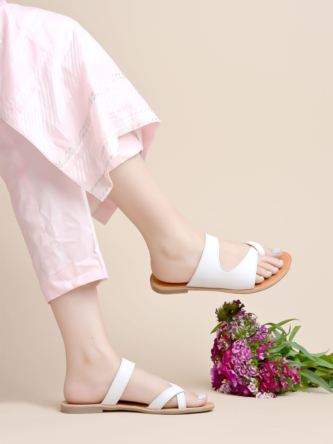 Stylestry Women Solid One Toe Flats