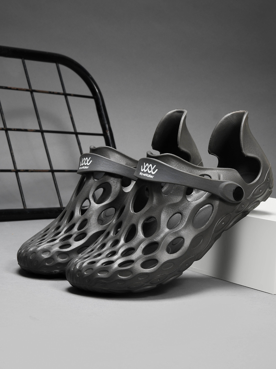 WAVE WALKER Men Clogs Flip Flops