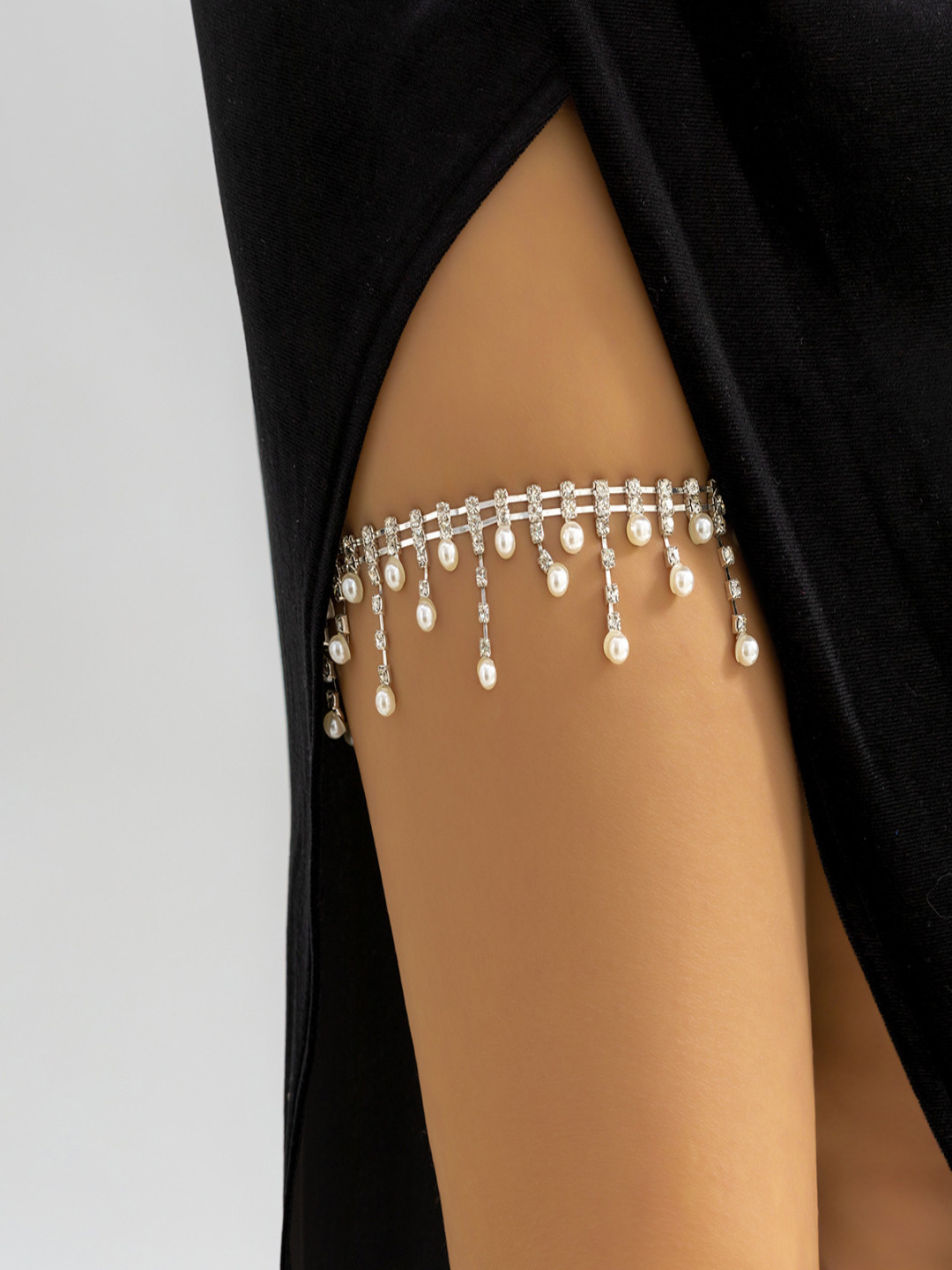 AQUASTREET Silver Plated Thigh Chain with Faux Pearls and Rhinestones