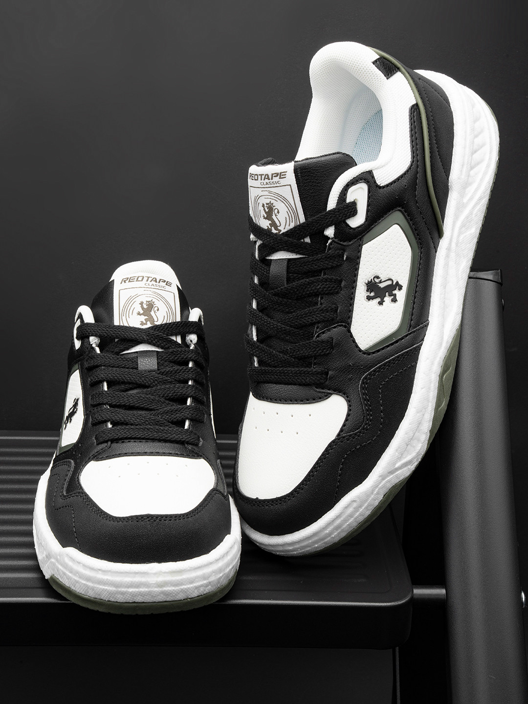 Red Tape City Striders Men Colourblocked Sneakers