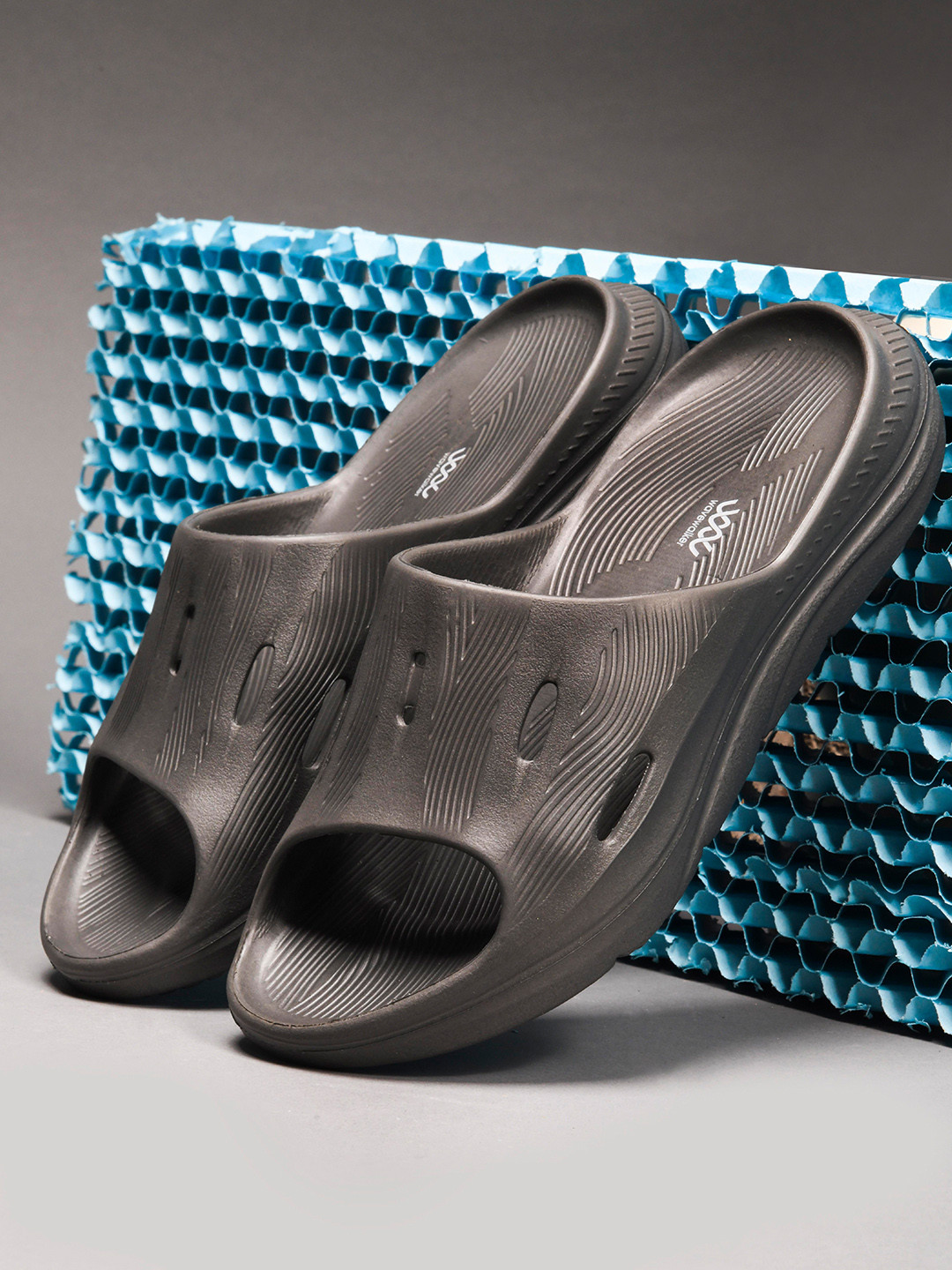 WAVE WALKER Men Solid Rubber Slides