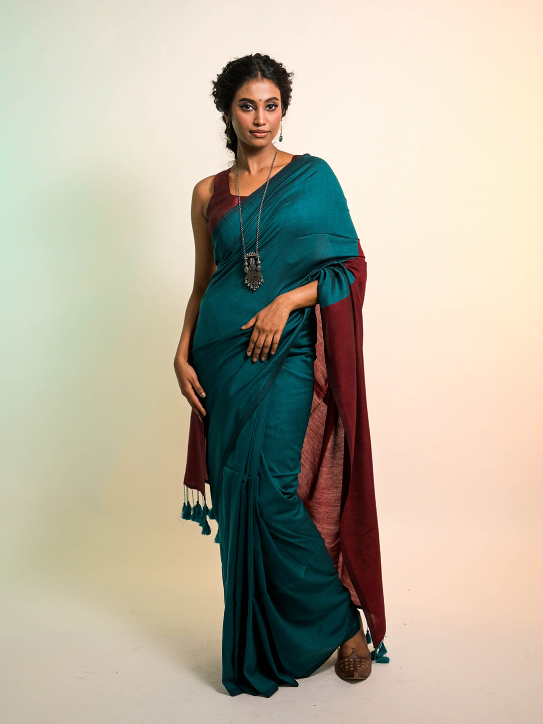 HUTS AND LOOMS Dil ki Tamanna Bottle Green Cotton Acrylic Saree