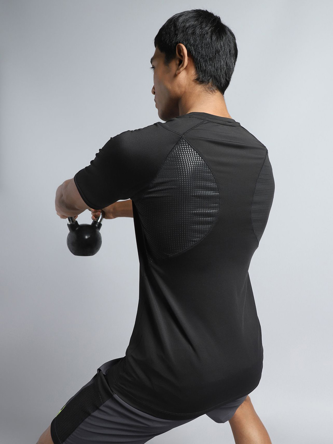 CULT Men Black True Performance Sculpted T-shirt