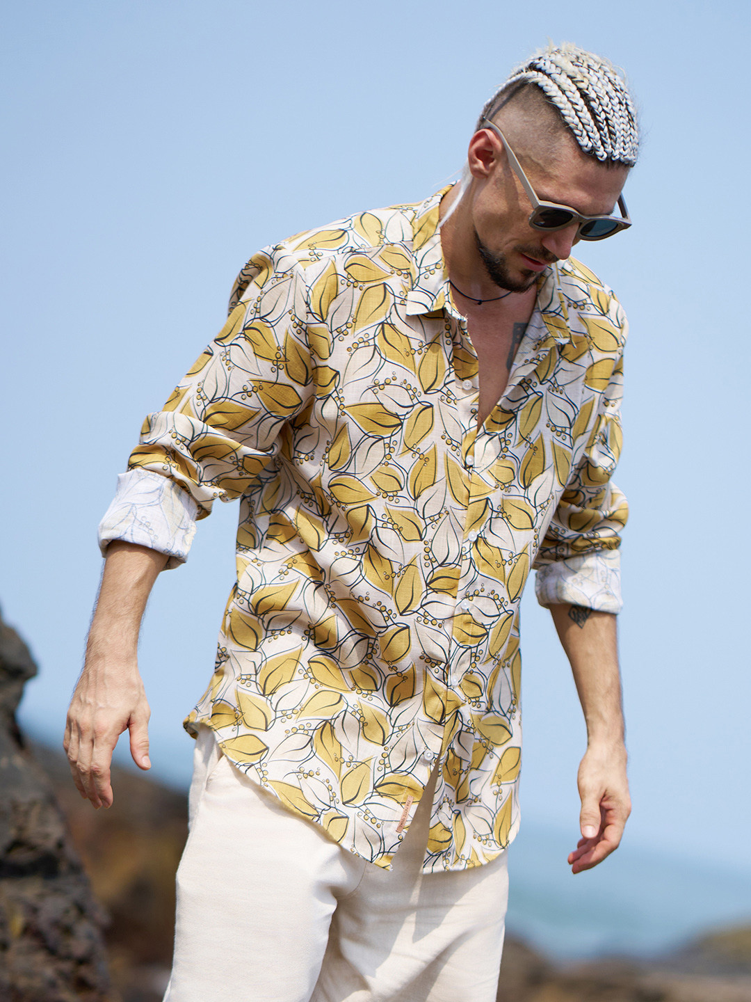 Campus Sutra Comfort Leaflet Printed Casual Shirt